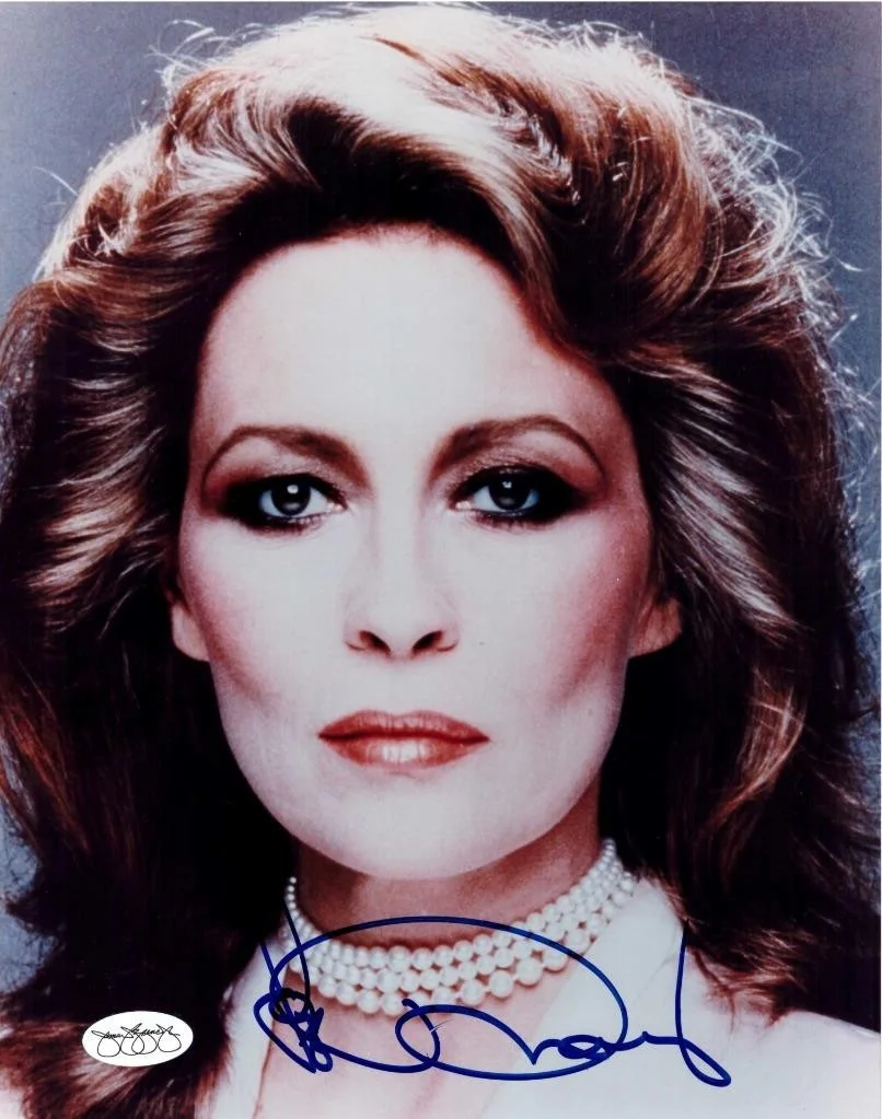 FAYE DUNAWAY — FAYE DUNAWAY Signed 8x10 Photo Bonnie and Clyde JSA