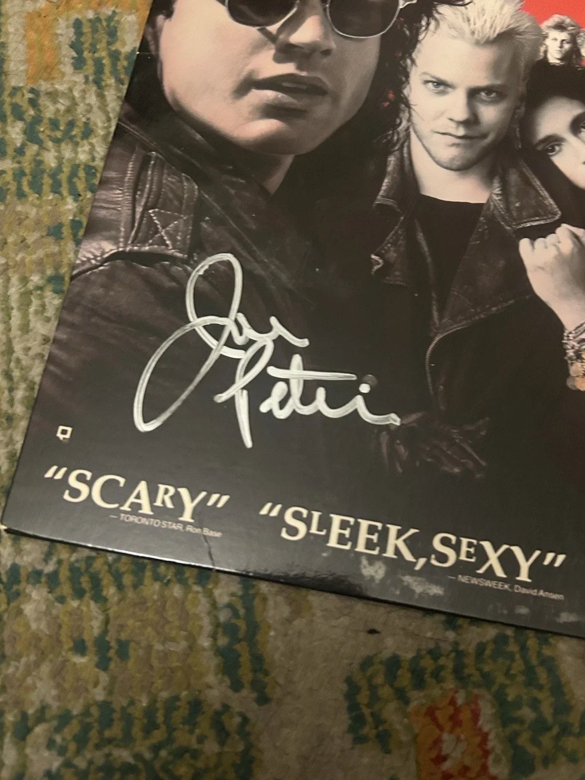 Jason Patric, Kiefer Sutherland — Kiefer Sutherland Jason Patric SIGNED The Lost Boys Laserdisc photo Beckett COA, изображение 3