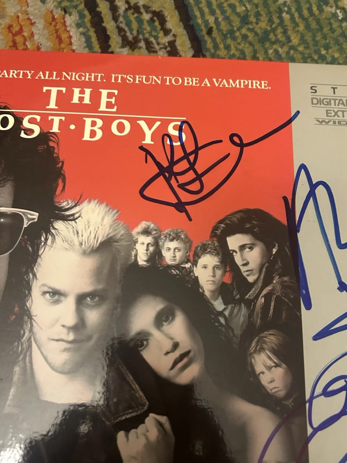 Jason Patric, Kiefer Sutherland — Kiefer Sutherland Jason Patric SIGNED The Lost Boys Laserdisc photo Beckett COA, изображение 4