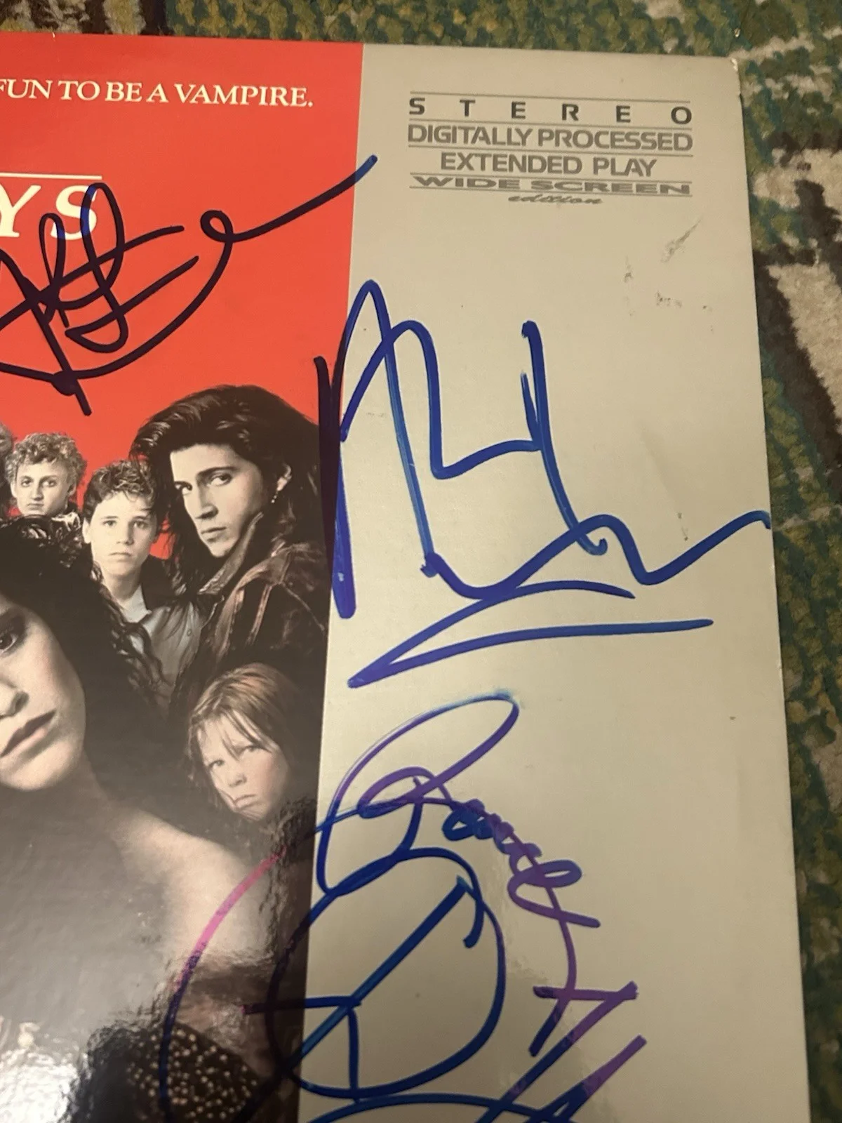 Jason Patric, Kiefer Sutherland — Kiefer Sutherland Jason Patric SIGNED The Lost Boys Laserdisc photo Beckett COA, изображение 5