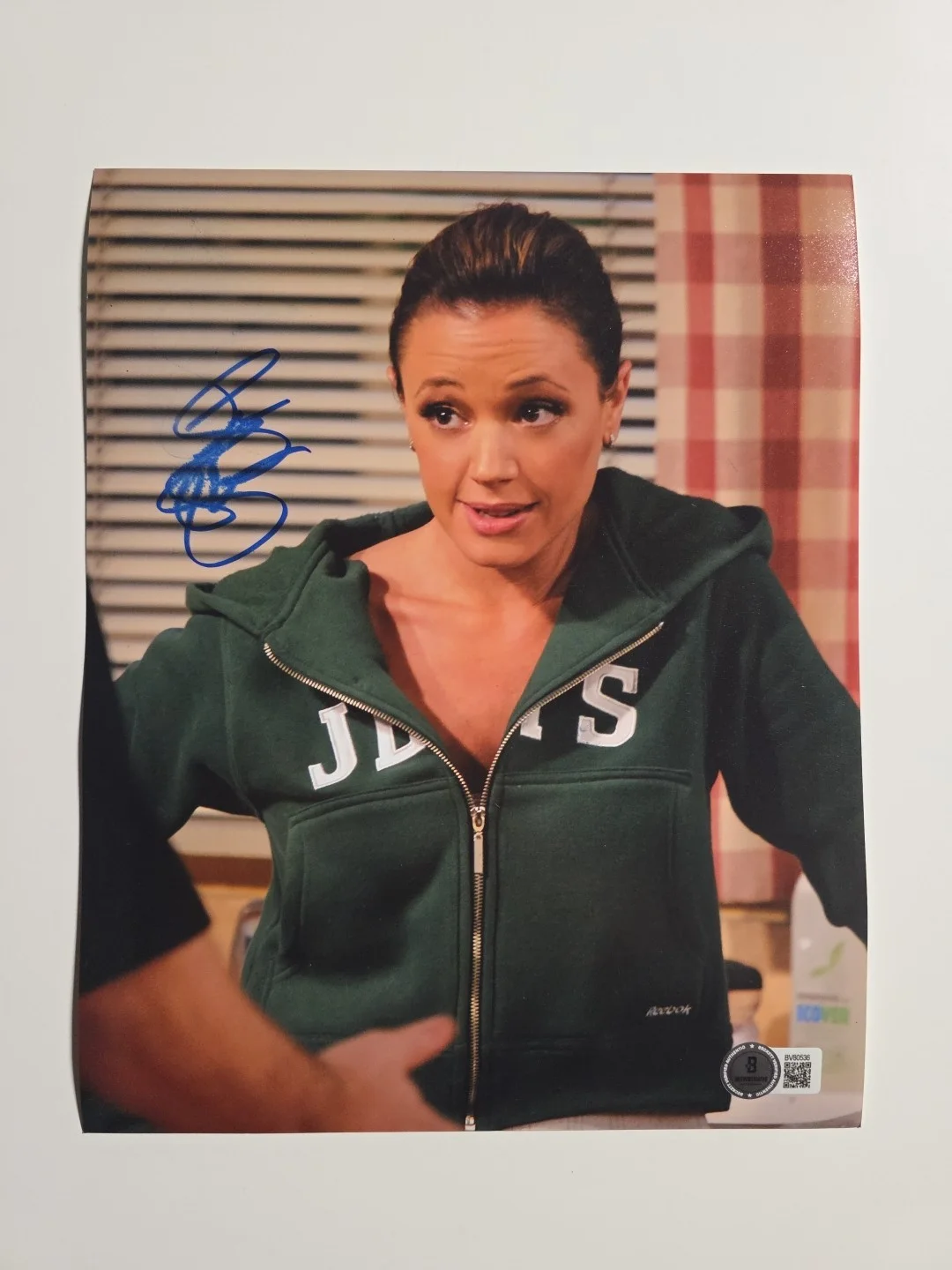 Leah Remini — Leah Remini Autographed Signed KING OF QUEENS 8x10 Photo Beckett BAS BV80536
