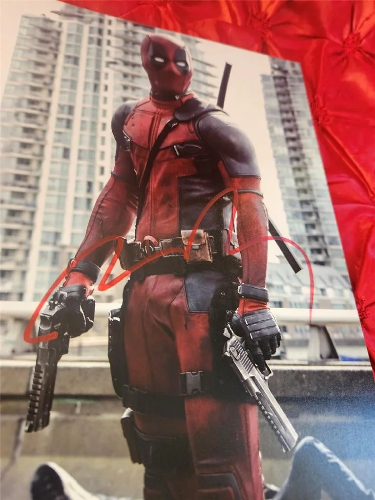RYAN REYNOLDS — RYAN REYNOLDS HAND SIGNED AUTOGRAPHED 8X10 PHOTO MARVEL DEADPOOL REAL W/ COA, изображение 3