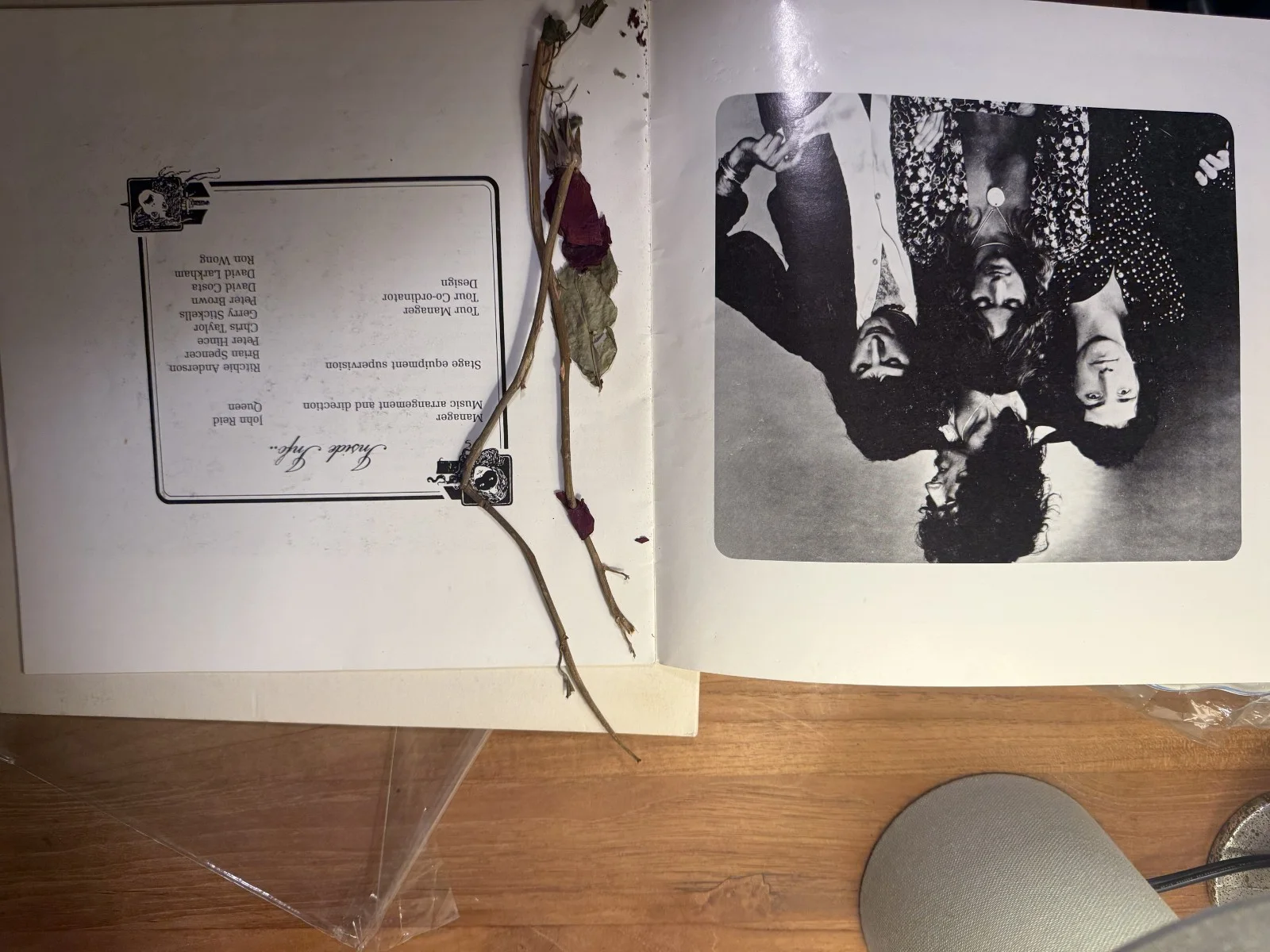 Queen Autographed A Night at the Opera 1975 vinyl - Signed by Freddie, изображение 4
