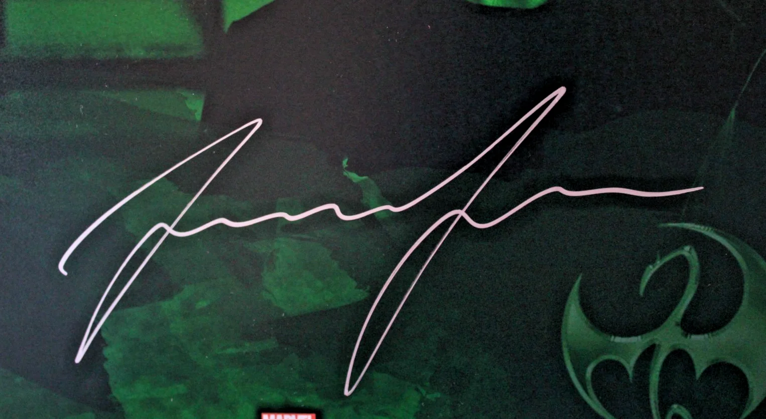 Finn Jones — Finn Jones Signed 16x20 Photo 35/50 Upper Deck LE Autograph, image 2