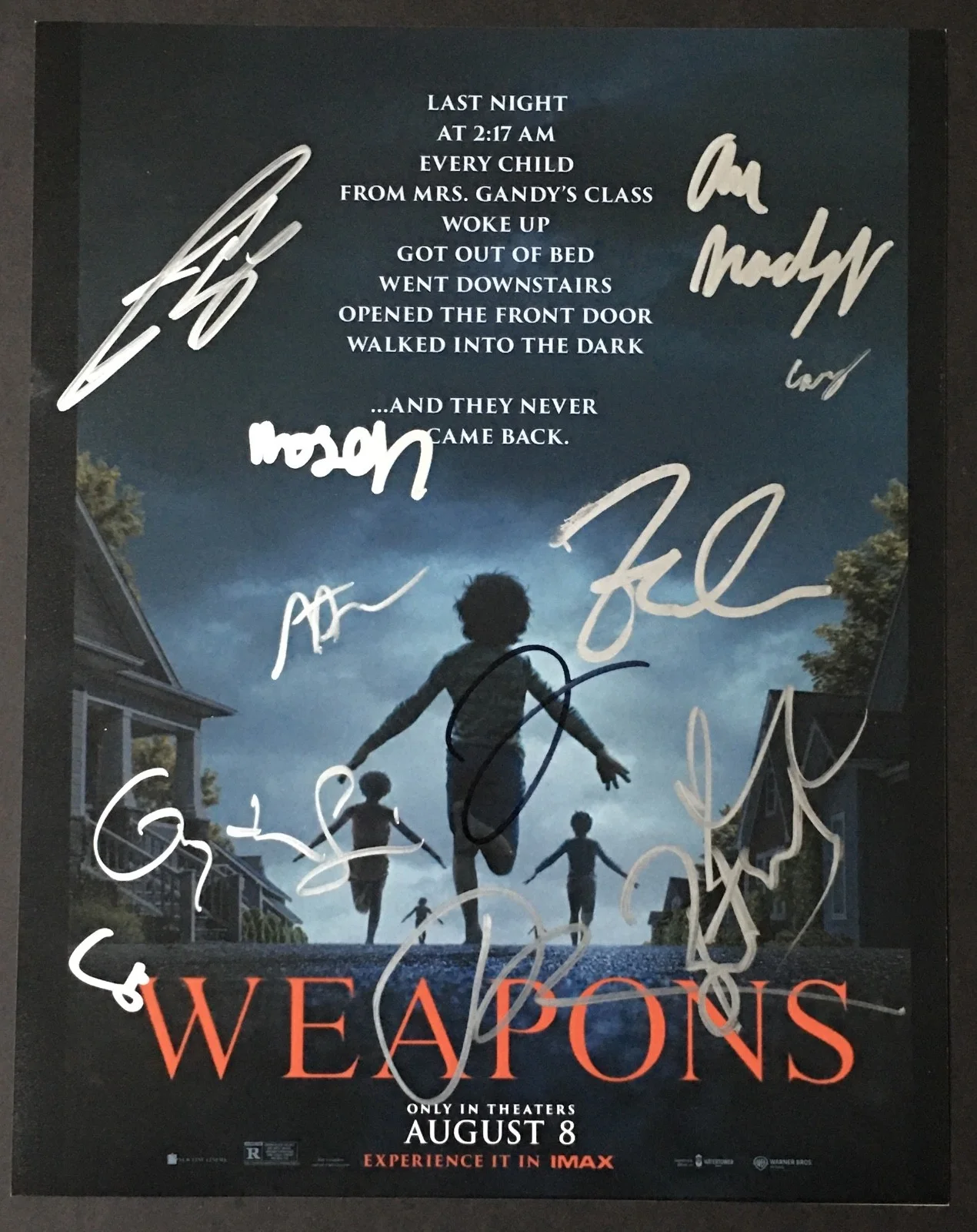 Amy Madigan, Julia Garner, Josh Brolin, Zach Cregger — WEAPONS CAST 12 SIGNED 11X14 PHOTO PSA LOA ZACH CREGGER AMY MADIGAN JULIA GARNER, изображение 2