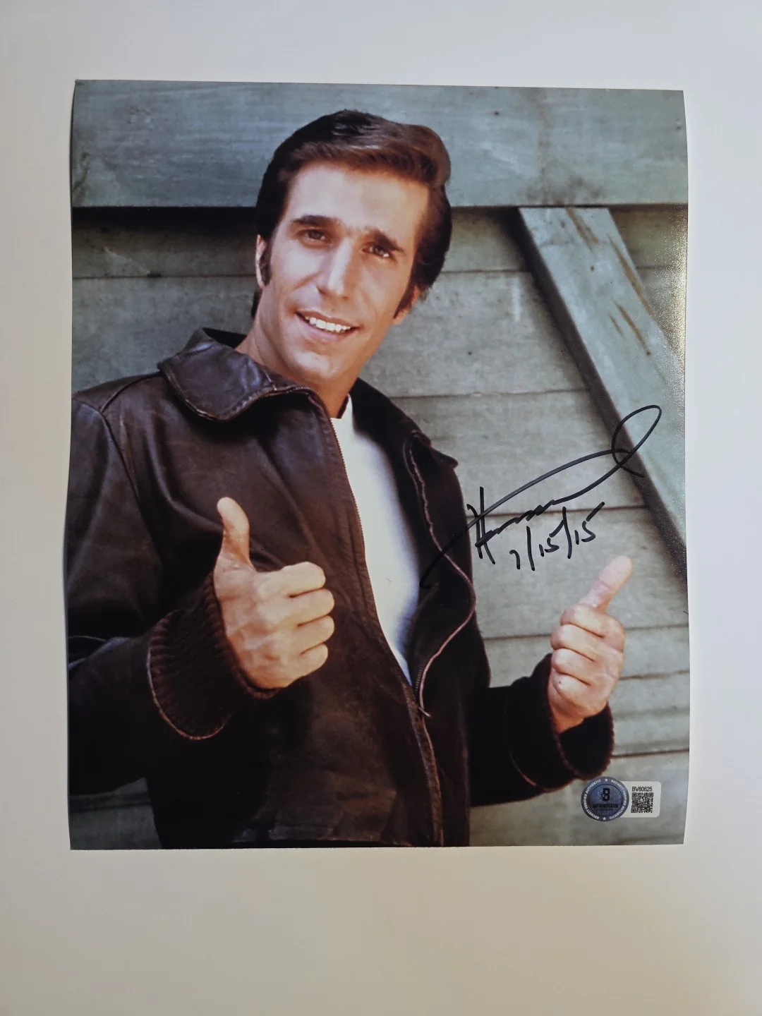 Henry Winkler — Henry Winkler Signed 8X10 Photo Fonzie Happy Days Beckett BAS BV80625