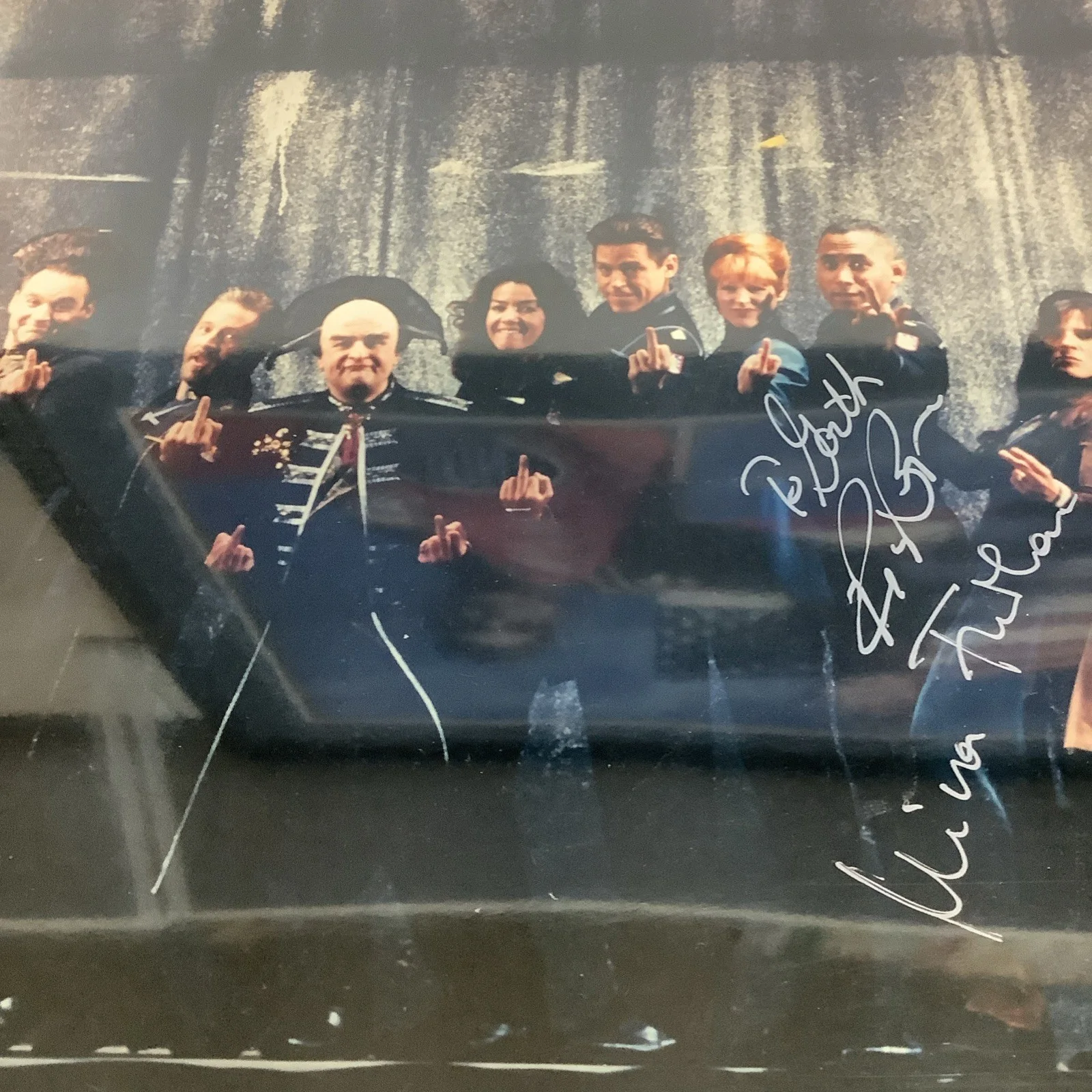 Babylon 5 Cast Fling A Bird Autographed By One Member 14x12” Photo, image 3