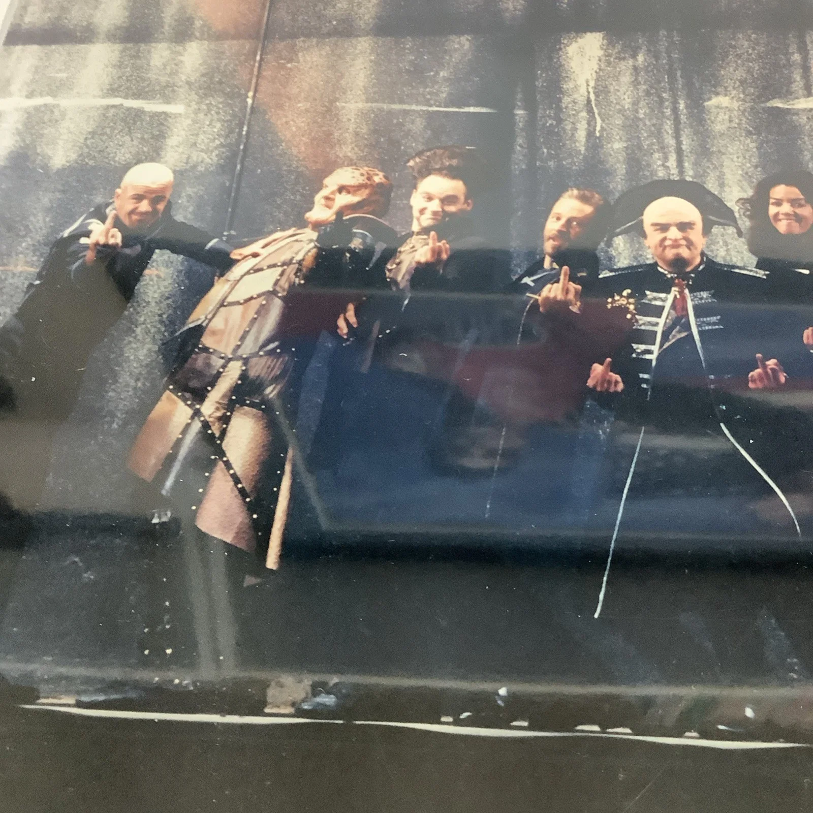 Babylon 5 Cast Fling A Bird Autographed By One Member 14x12” Photo, image 4