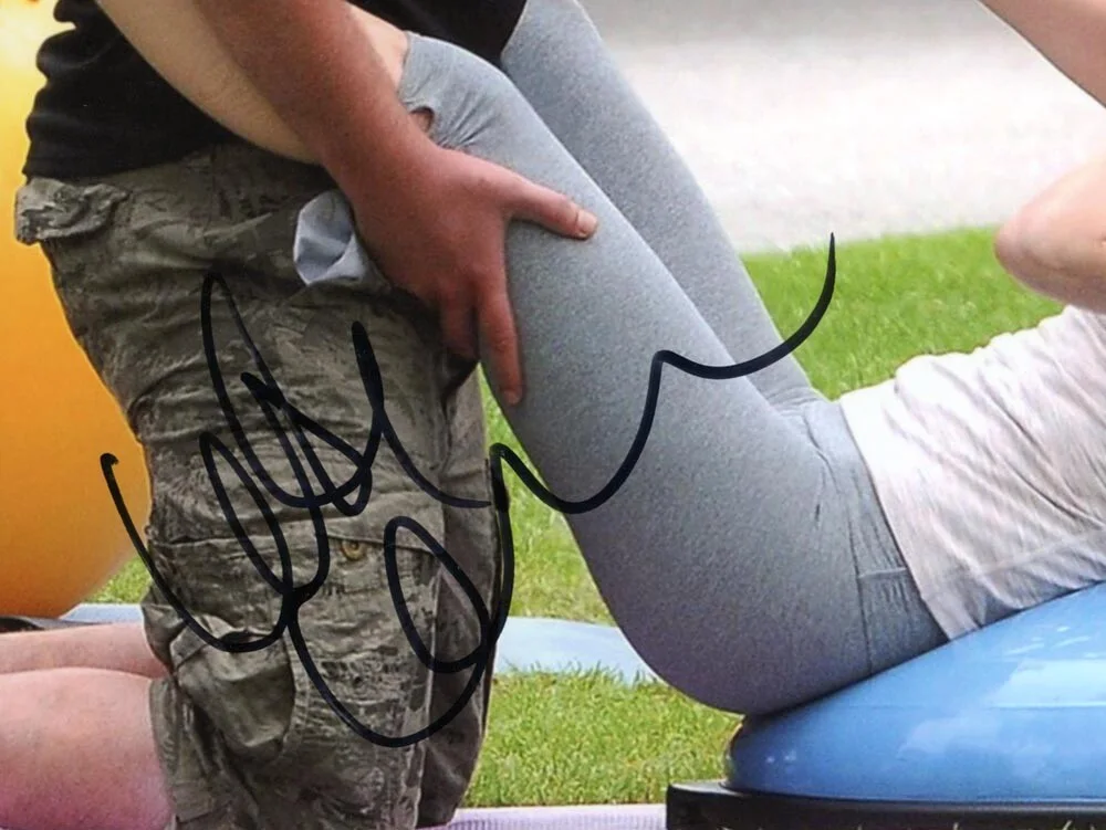 LESLIE MANN — Leslie Mann signed "THIS IS 40" 8x10 Photo AUTOGRAPHED a PROOF Hot Sexy ACOA COA, image 4