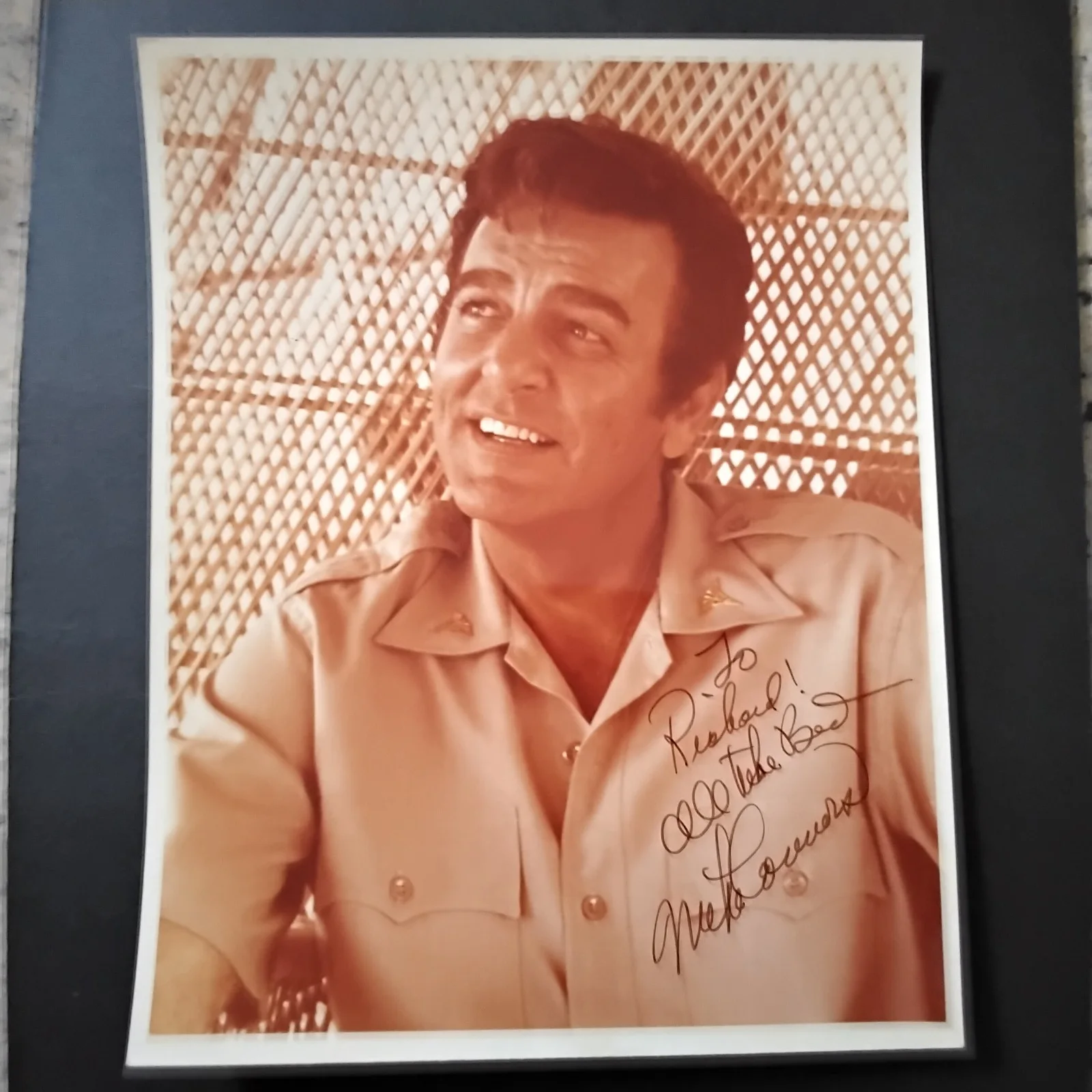 Mike Connors SIGNED Photo 50s Movie TV Actor Mannix Sudden Fear Swamp Women, изображение 2