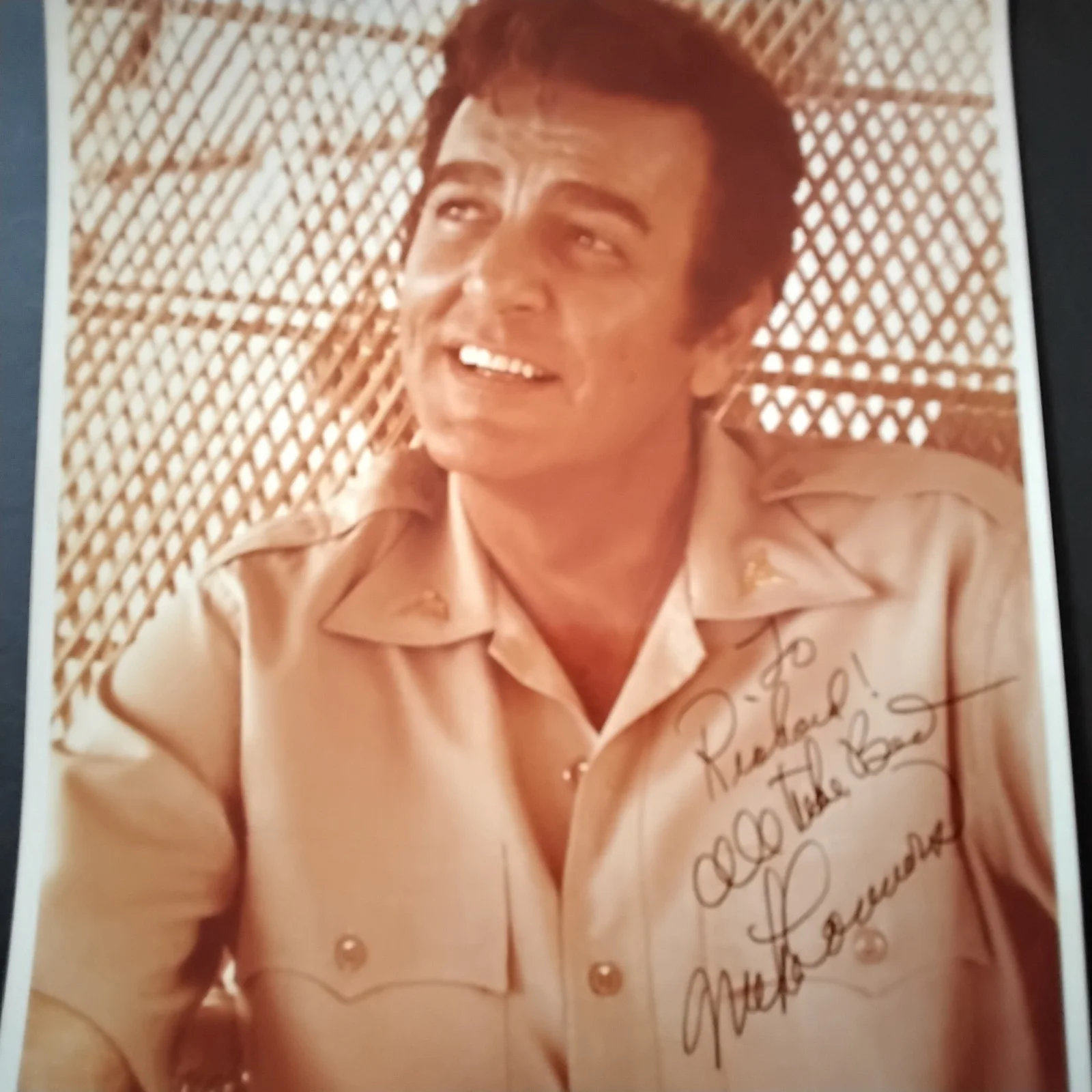 Mike Connors SIGNED Photo 50s Movie TV Actor Mannix Sudden Fear Swamp Women, изображение 3
