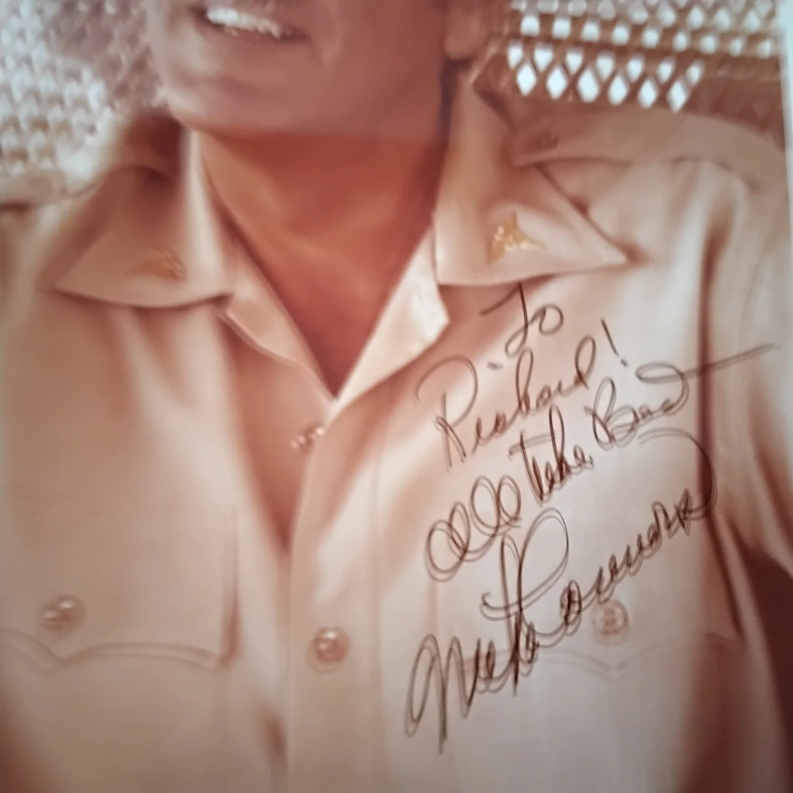 Mike Connors SIGNED Photo 50s Movie TV Actor Mannix Sudden Fear Swamp Women, изображение 5