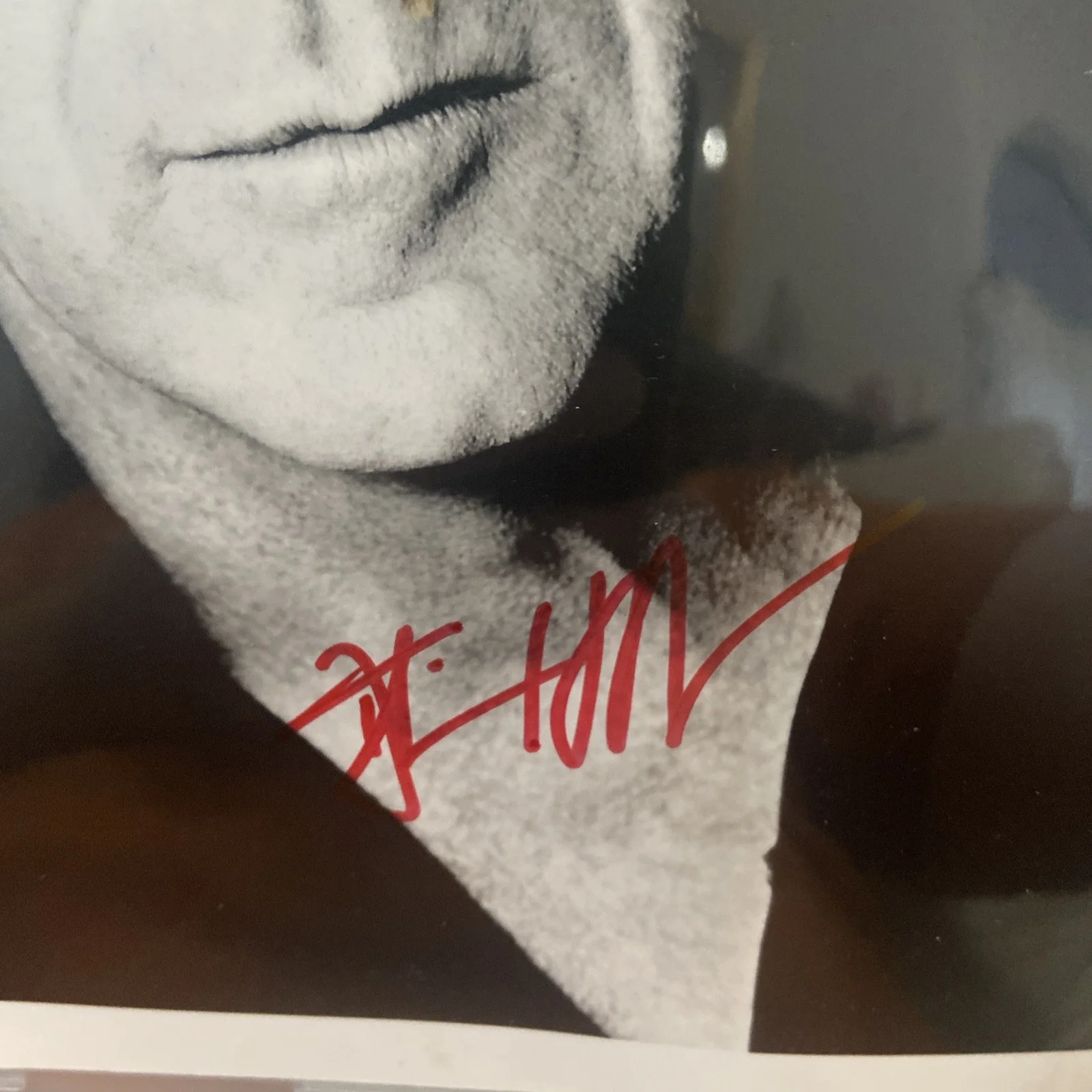 Dustin Hoffman — Dustin Hoffman signed 8 X 10 Glossy B&W Photo autographed in red ink - Rain Men, изображение 2