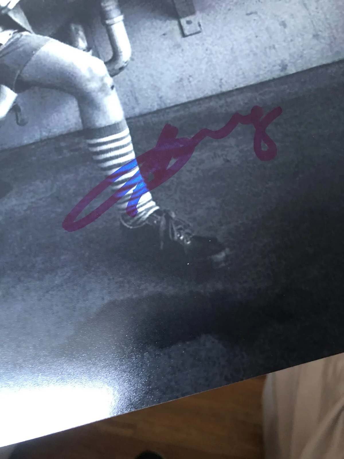 Autographed Angus Young 11x14 PSA sticker track online Cigarette Shot, image 2