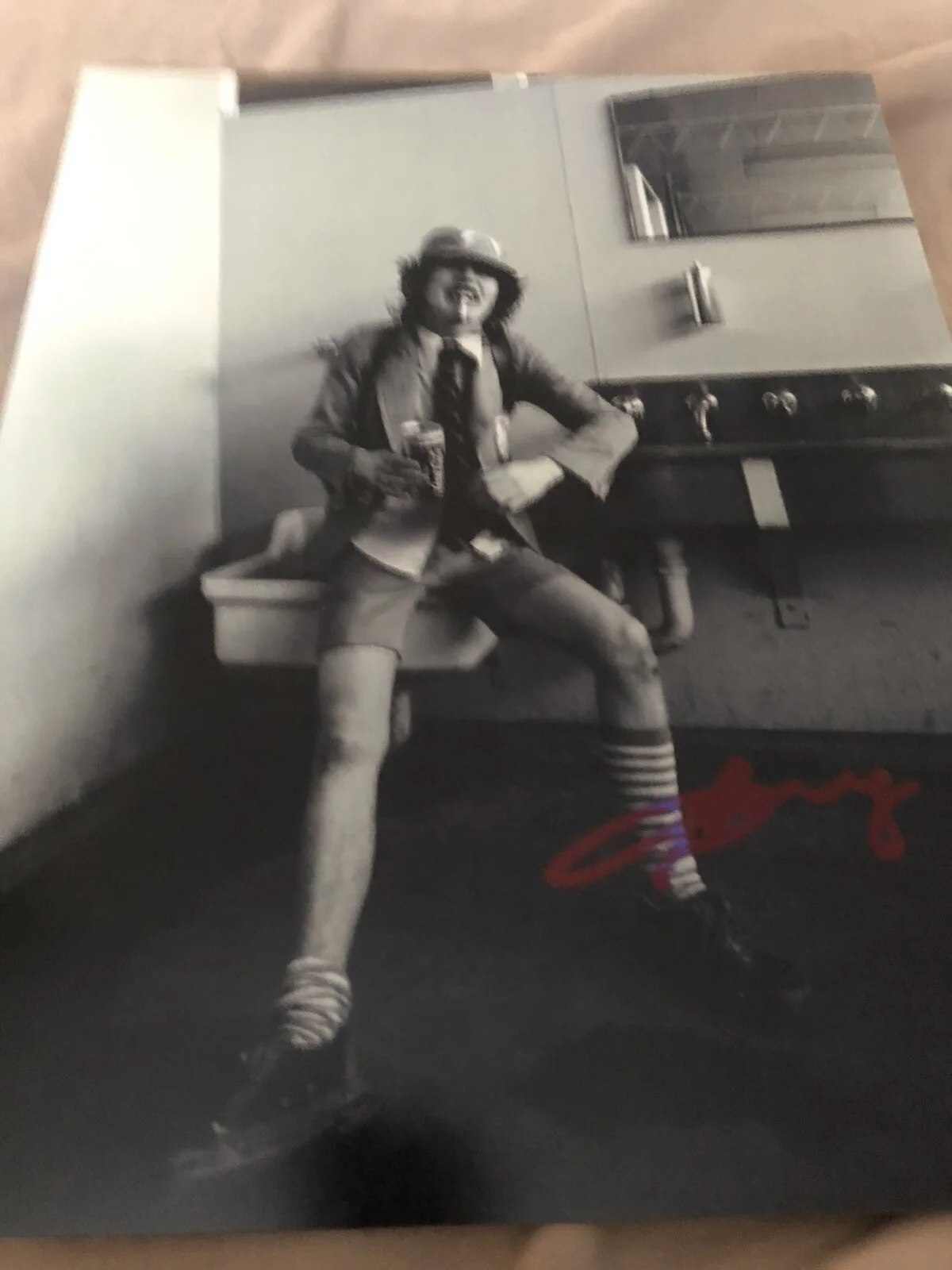 Autographed Angus Young 11x14 PSA sticker track online Cigarette Shot, image 4