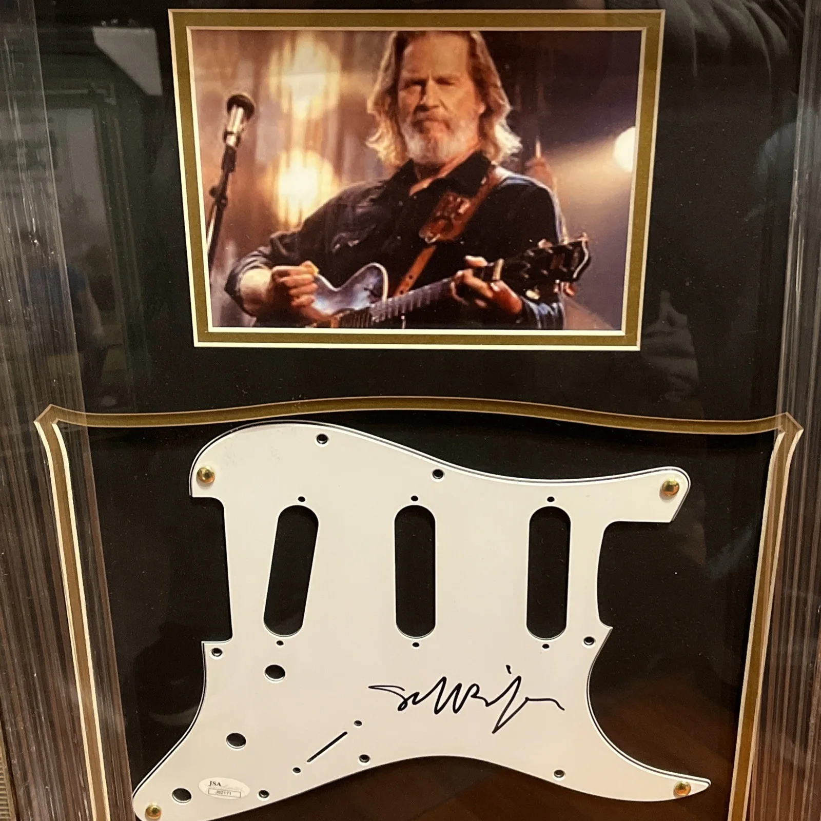 Jeff Bridges — Jeff Bridges autographed Framed Guitar Pick 29 X 19” JSA￼, image 2