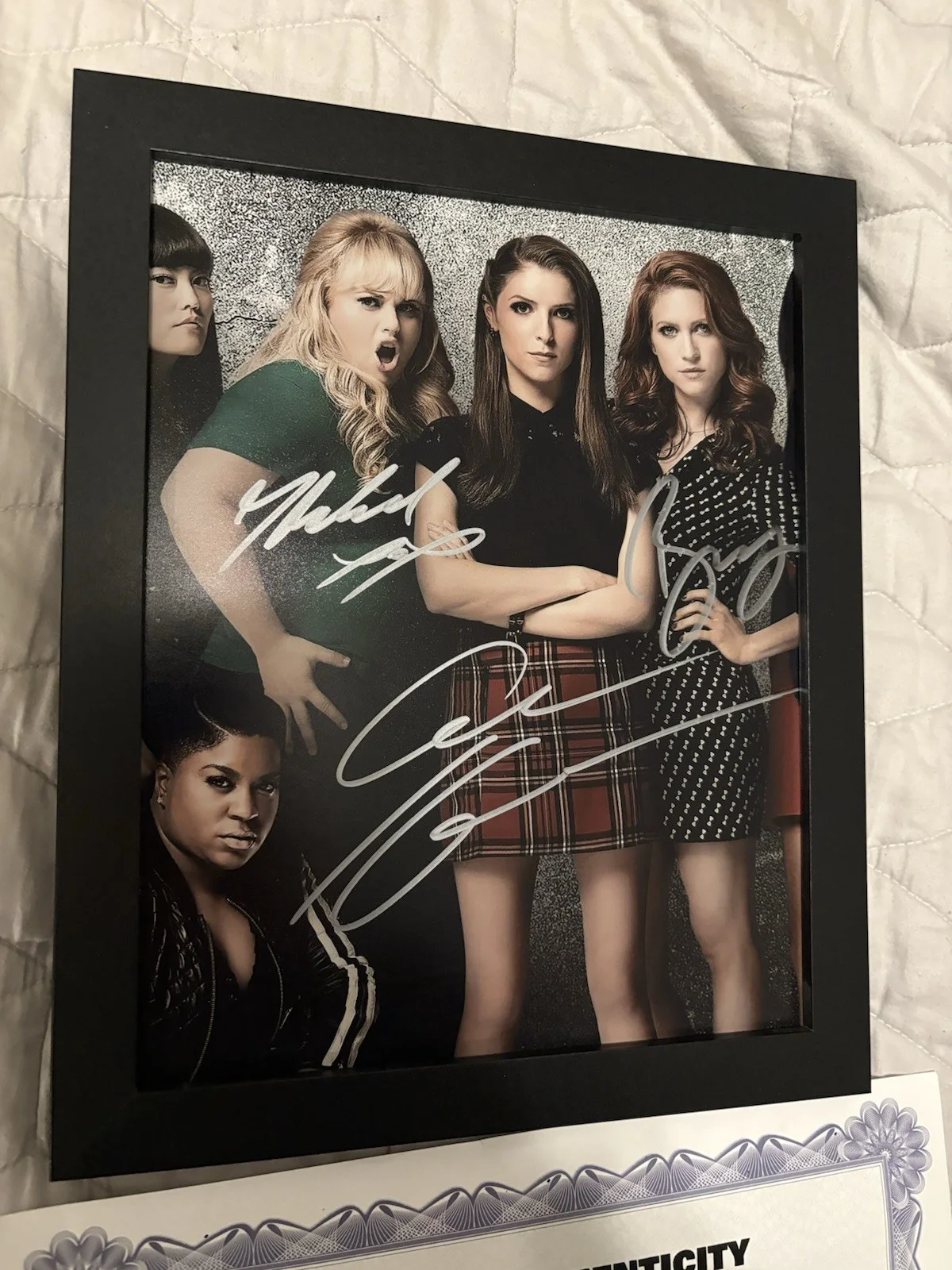 Pitch Perfect Signed Cast Photo With Letter Of Authenticity, изображение 2