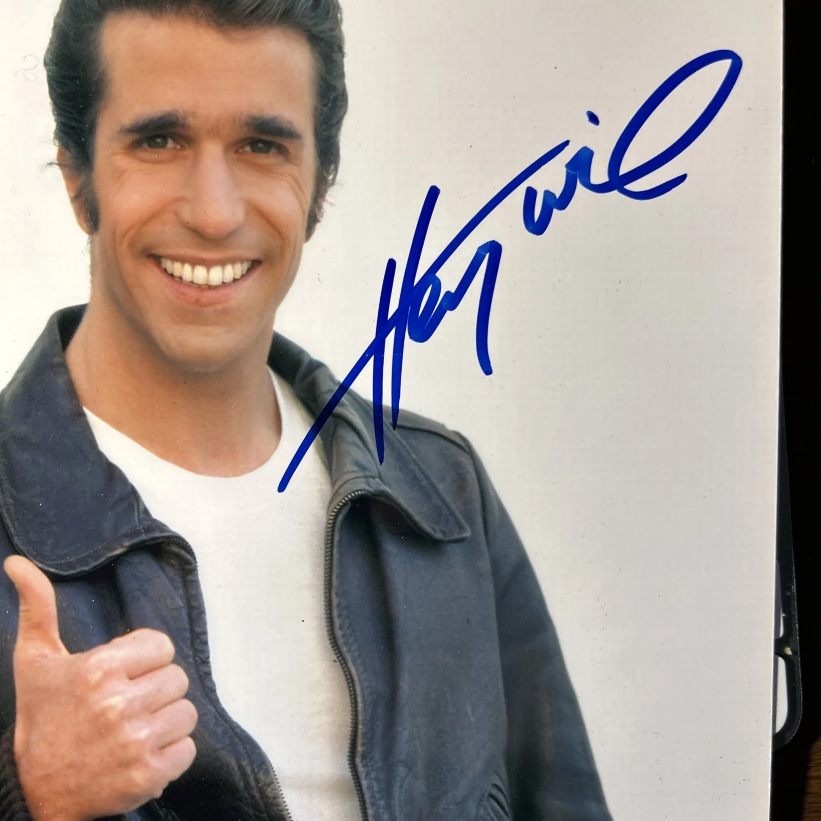 Henry Winkler — HENRY WINKLER THE FONZ AUTOGRAPHED PHOTO GLOSSY IN LEATHER JACKET HAPPY DAYS COA, изображение 2