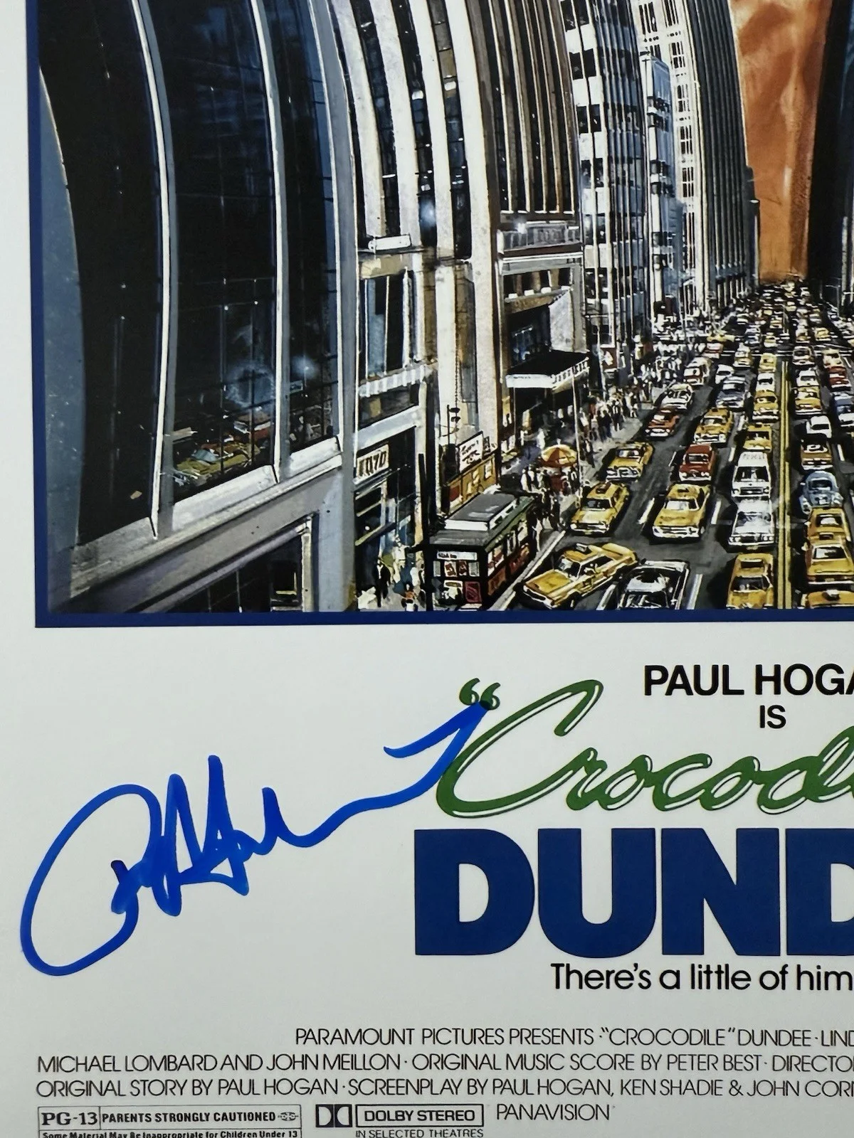 Paul Hogan — PAUL HOGAN SIGNED CROCODILE DUNDEE AUTOGRAPH 11X17 PHOTO BECKETT BN96760, image 2