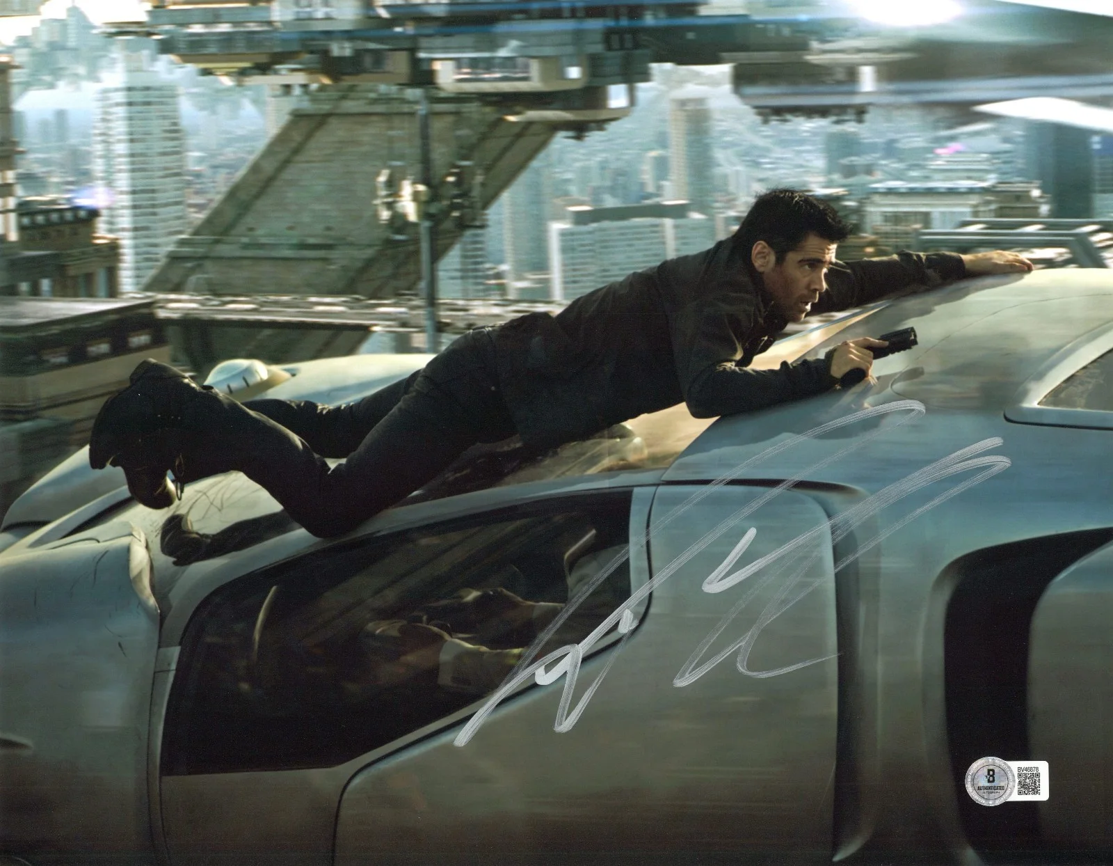 COLIN FARRELL — COLIN FARRELL SIGNED AUTOGRAPH TOTAL RECALL 11X14 PHOTO BECKETT BAS