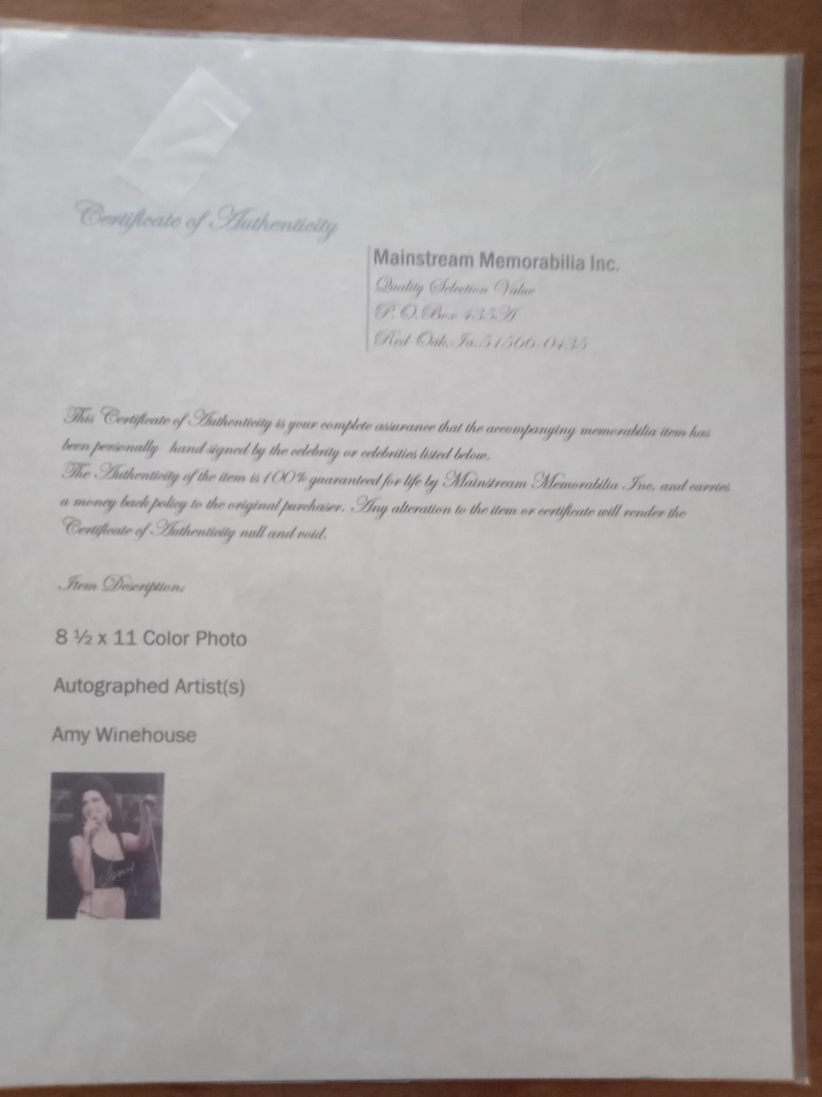 amy winehouse 8 1/2 x 11 color photo signed mint coa, image 2