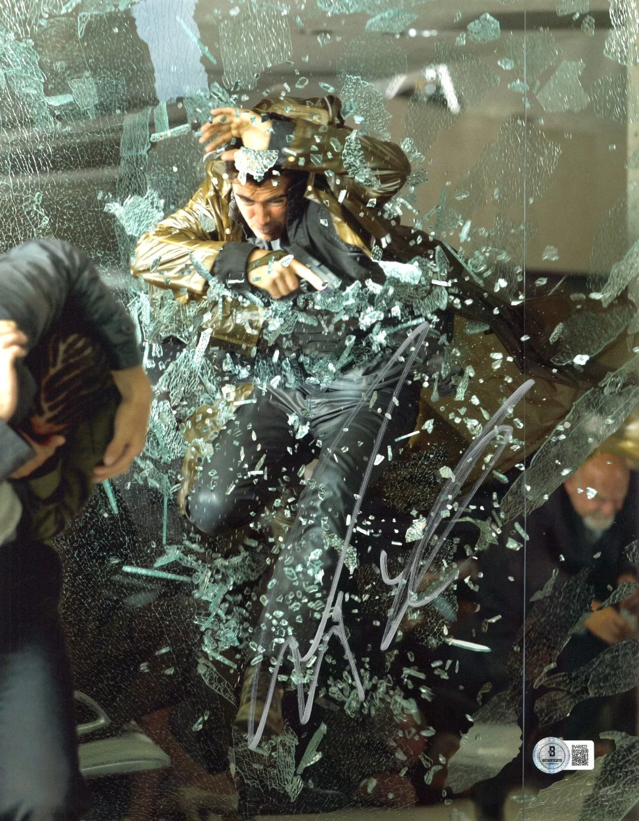 COLIN FARRELL — COLIN FARRELL SIGNED AUTOGRAPH TOTAL RECALL 11X14 PHOTO BECKETT BAS