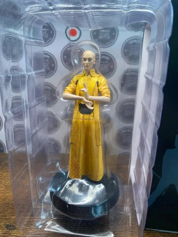 Marvel doctor strange - ancient one figurine eaglemoss cert of authenticity, image 2