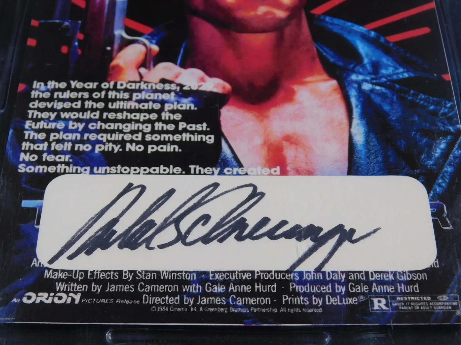 Arnold Schwarzenegger — Arnold Schwarzenegger Signed Autographed 5x7 The Terminator Print PSA Slab COA, image 2