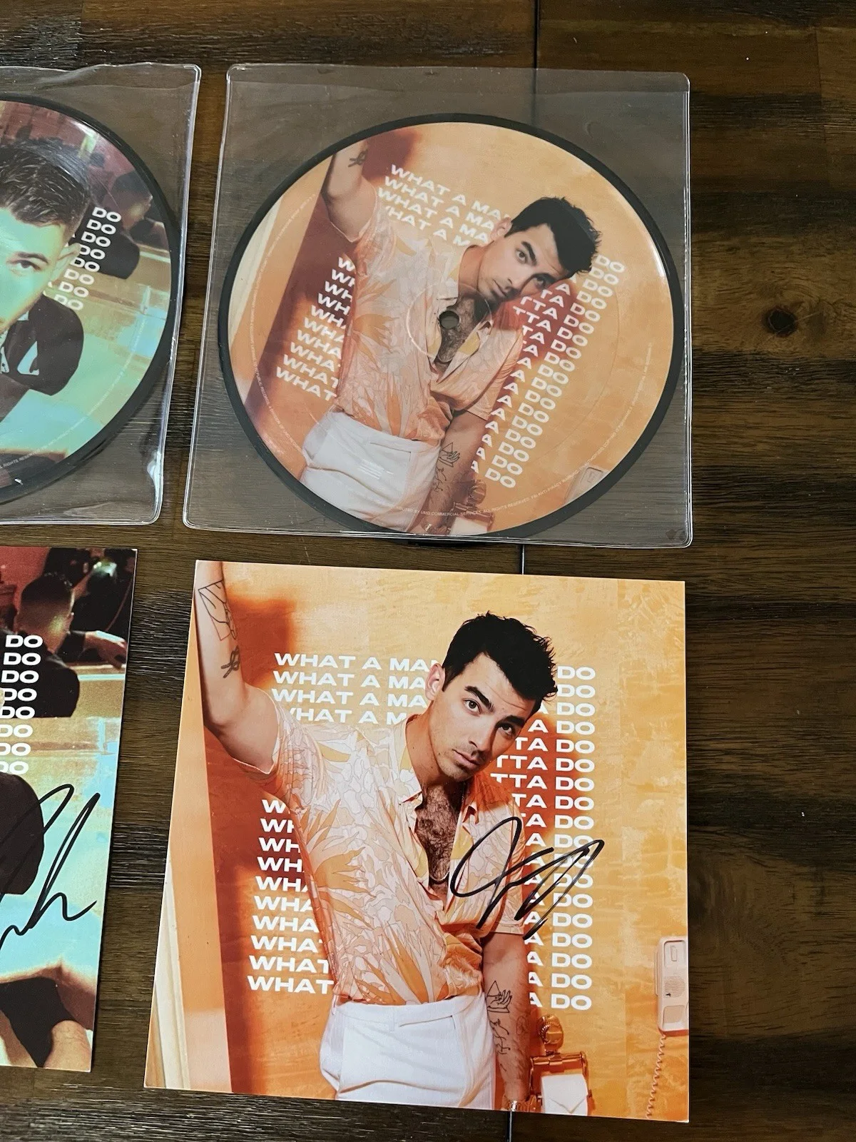 Jonas Brothers signed What A Man Gotta Do 7” Picture Disc Vinyl FULL SET, изображение 2