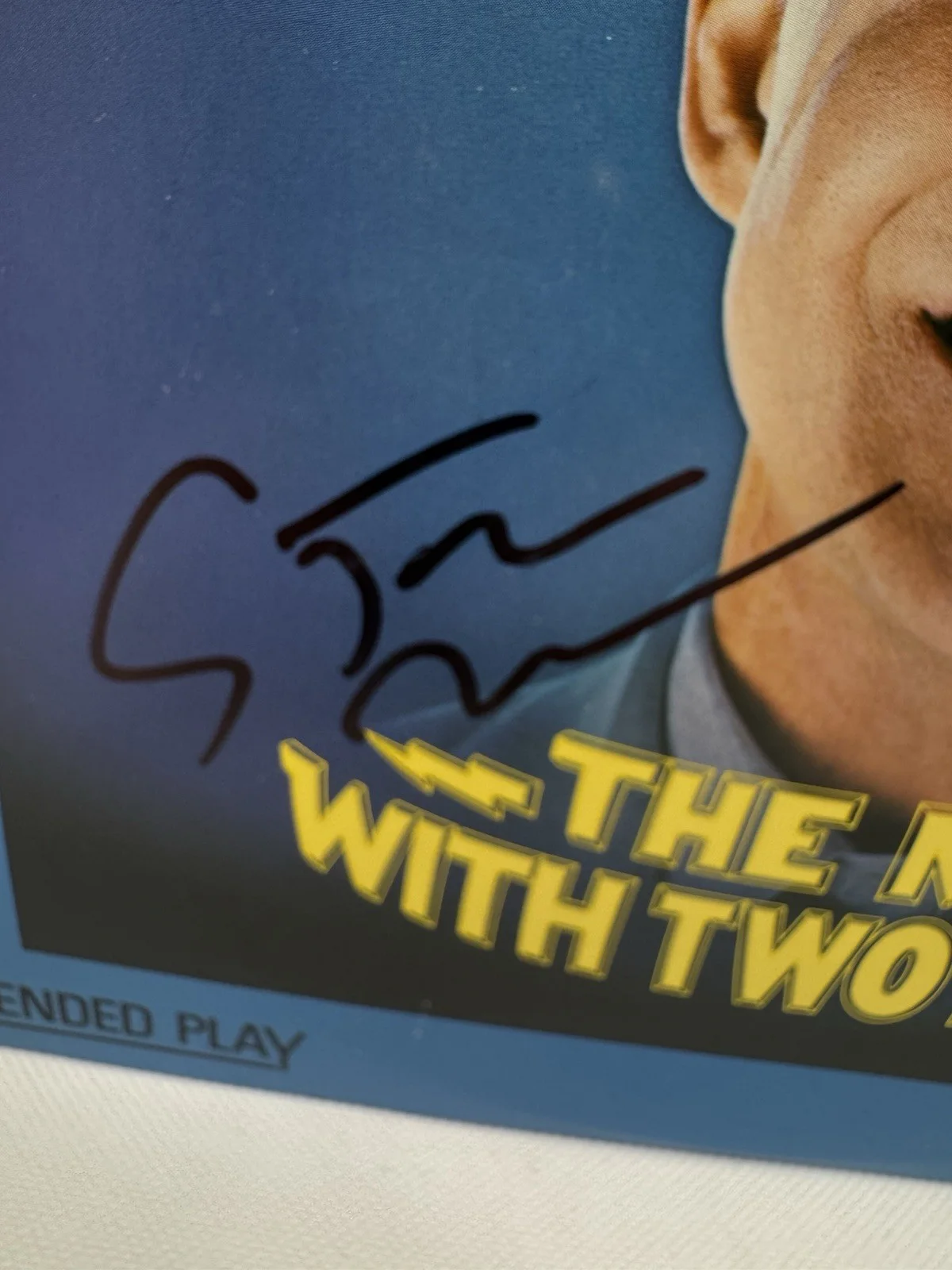Steve Martin — Steve Martin Signed Autograph The Man With Two Brains Laserdisc Vinyl PSA/DNA, изображение 2
