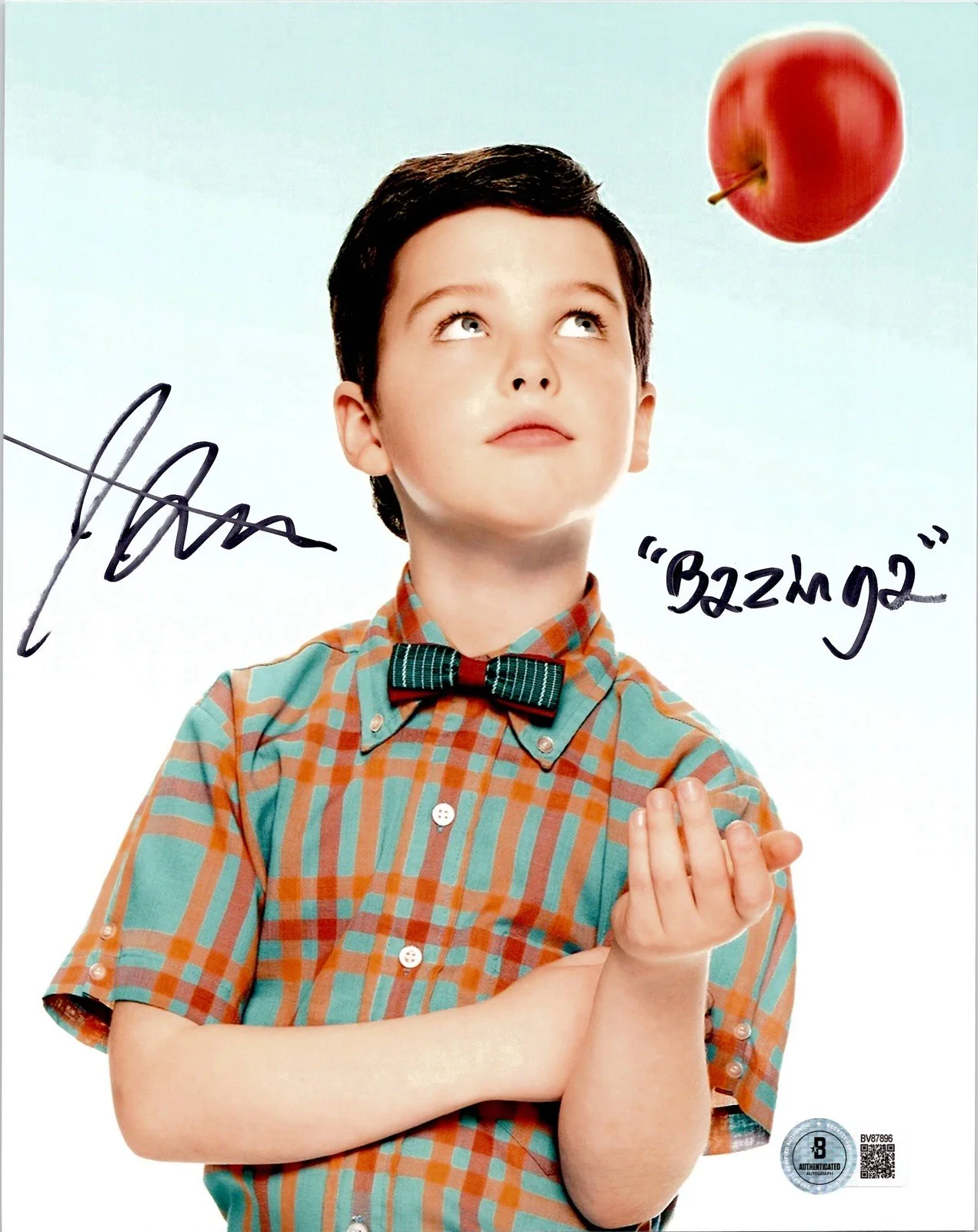 Iain Armitage — IAIN ARMITAGE SIGNED AUTOGRAPH 8X10 PHOTO YOUNG SHELDON ACTOR BECKETT BAS COA