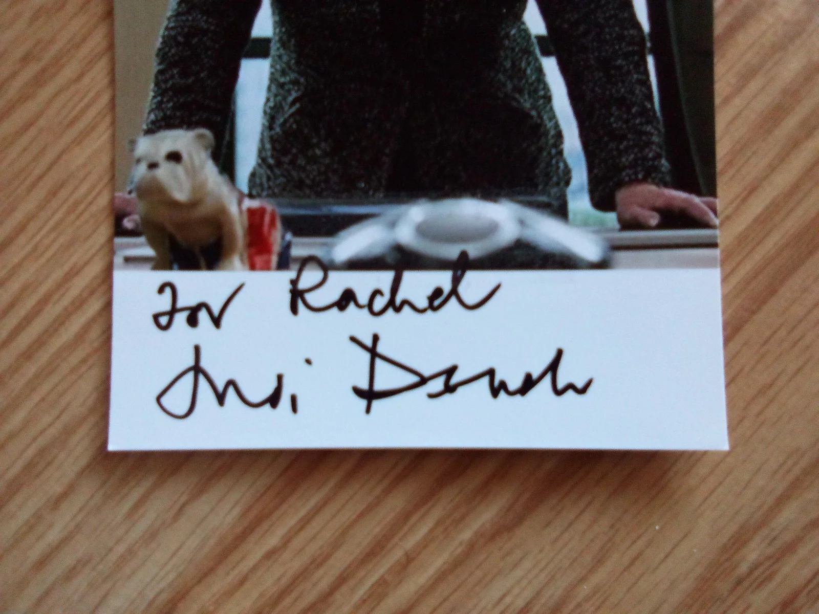 JUDI DENCH — JUDI DENCH Hand Signed Autograph 4X6 Photo 007 JAMES BOND Iris Mrs. Brown, изображение 2