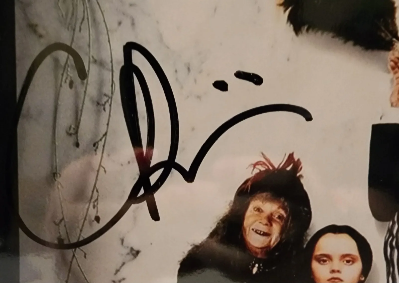 Christina Ricci — Christina Ricci Signed Autograph 11x17 The Addams Family Photo Beckett COA, изображение 3