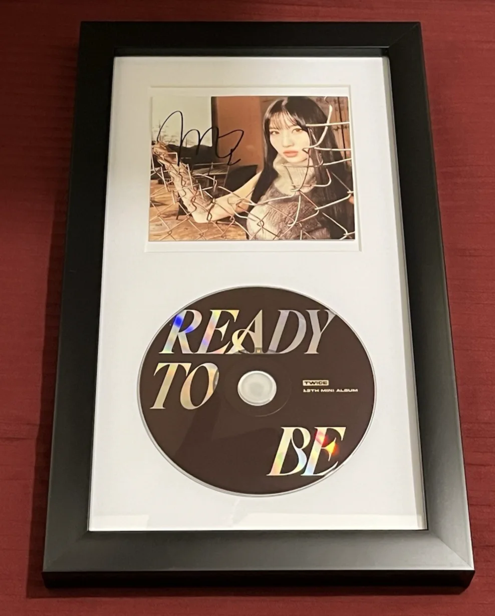 MOMO OF TWICE SIGNED & FRAMED READY TO BE CD DISPLAY NICE AUTOGRAPH COA KPOP A, image 2