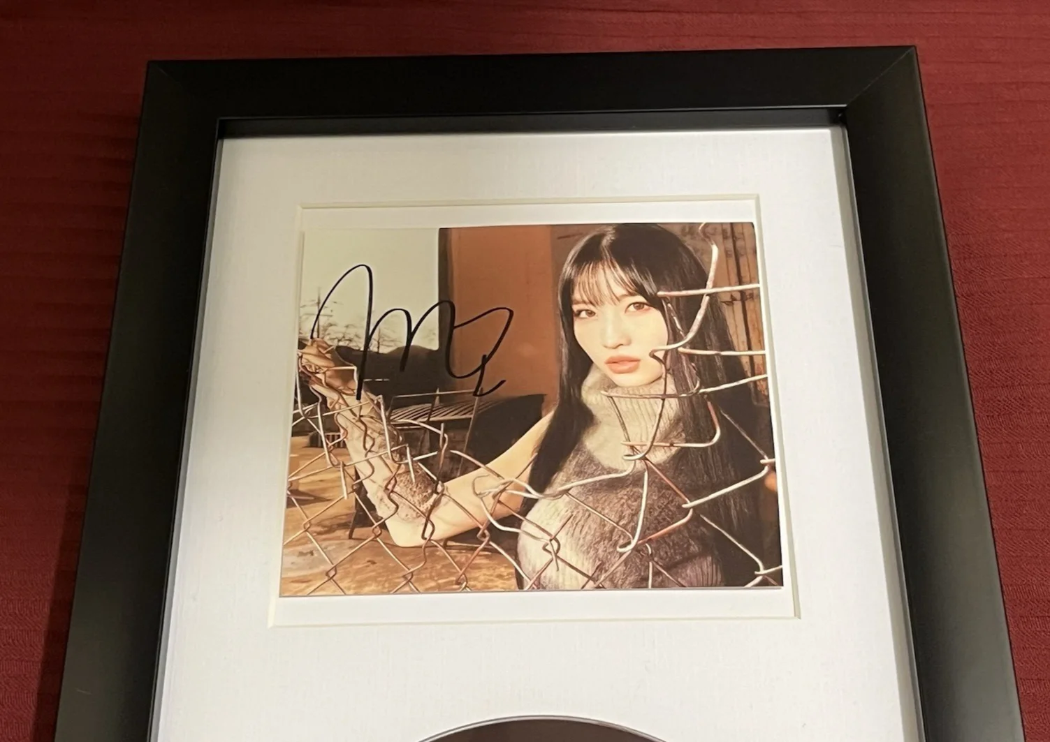 MOMO OF TWICE SIGNED & FRAMED READY TO BE CD DISPLAY NICE AUTOGRAPH COA KPOP A, image 3