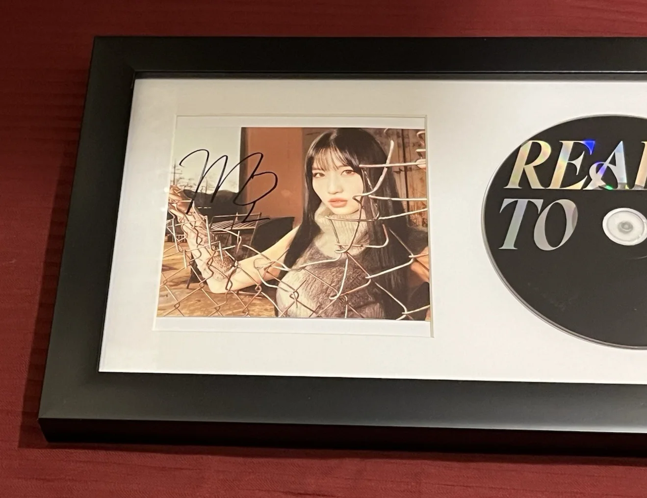 MOMO OF TWICE SIGNED & FRAMED READY TO BE CD DISPLAY NICE AUTOGRAPH COA KPOP B, image 3