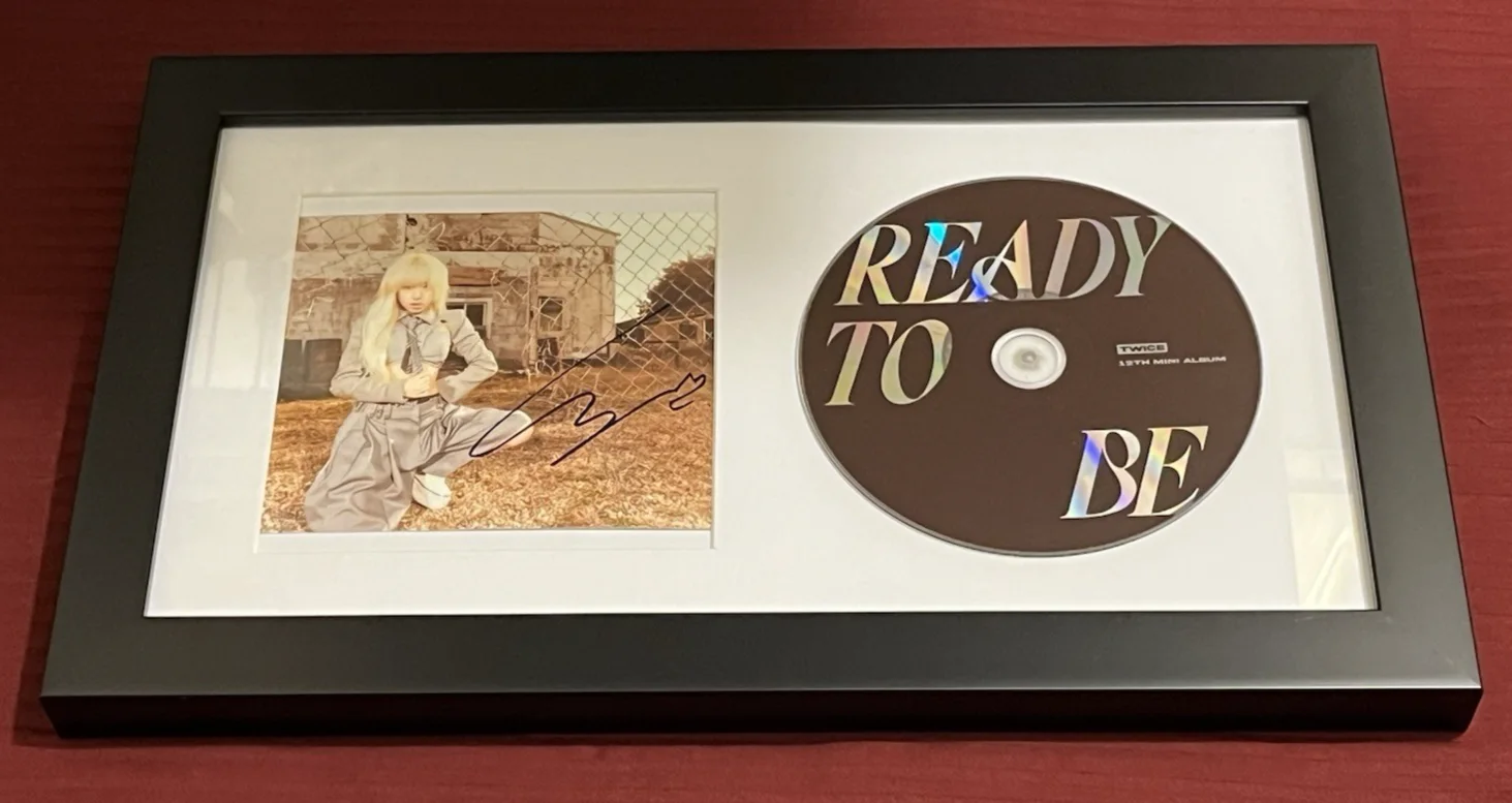 CHAEYOUNG OF TWICE SIGNED & FRAMED READY TO BE CD DISPLAY AUTOGRAPH COA KPOP A, изображение 2
