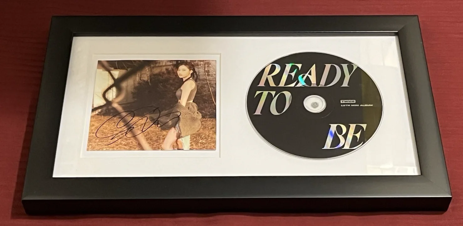 SANA OF TWICE SIGNED & FRAMED READY TO BE CD DISPLAY NICE AUTOGRAPH COA KPOP A, изображение 2