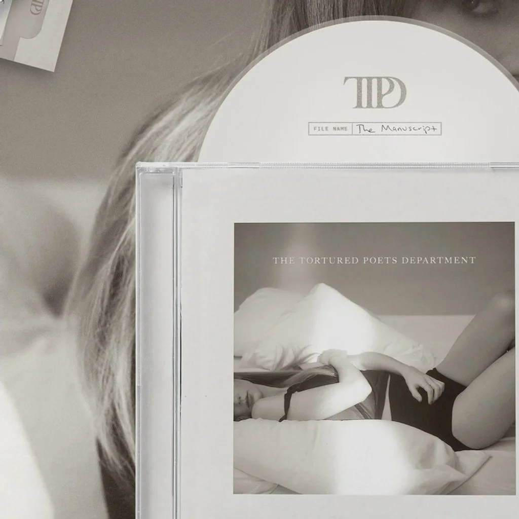 Taylor Swift - The Tortured Poets Department (TTPD) Signed CD + "The Manuscript", image 2