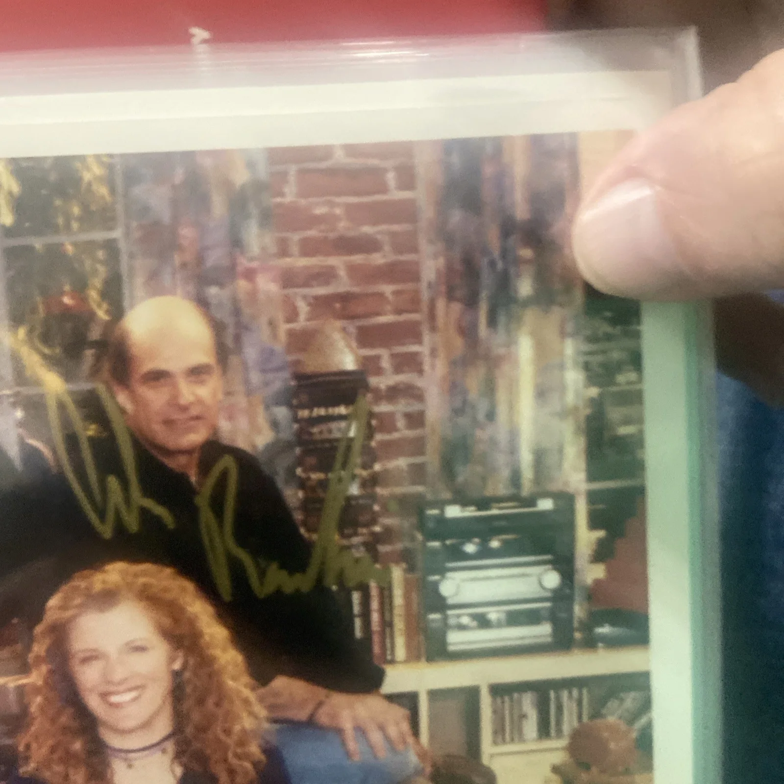 Thomas Gibson, Jenna Elfman, Alan Rachins, Mimi Kennedy — DHARMA & GREG TV CAST - AUTOGRAPHED SIGNED PHOTOGRAPH 8 signatures in gold ink, изображение 4
