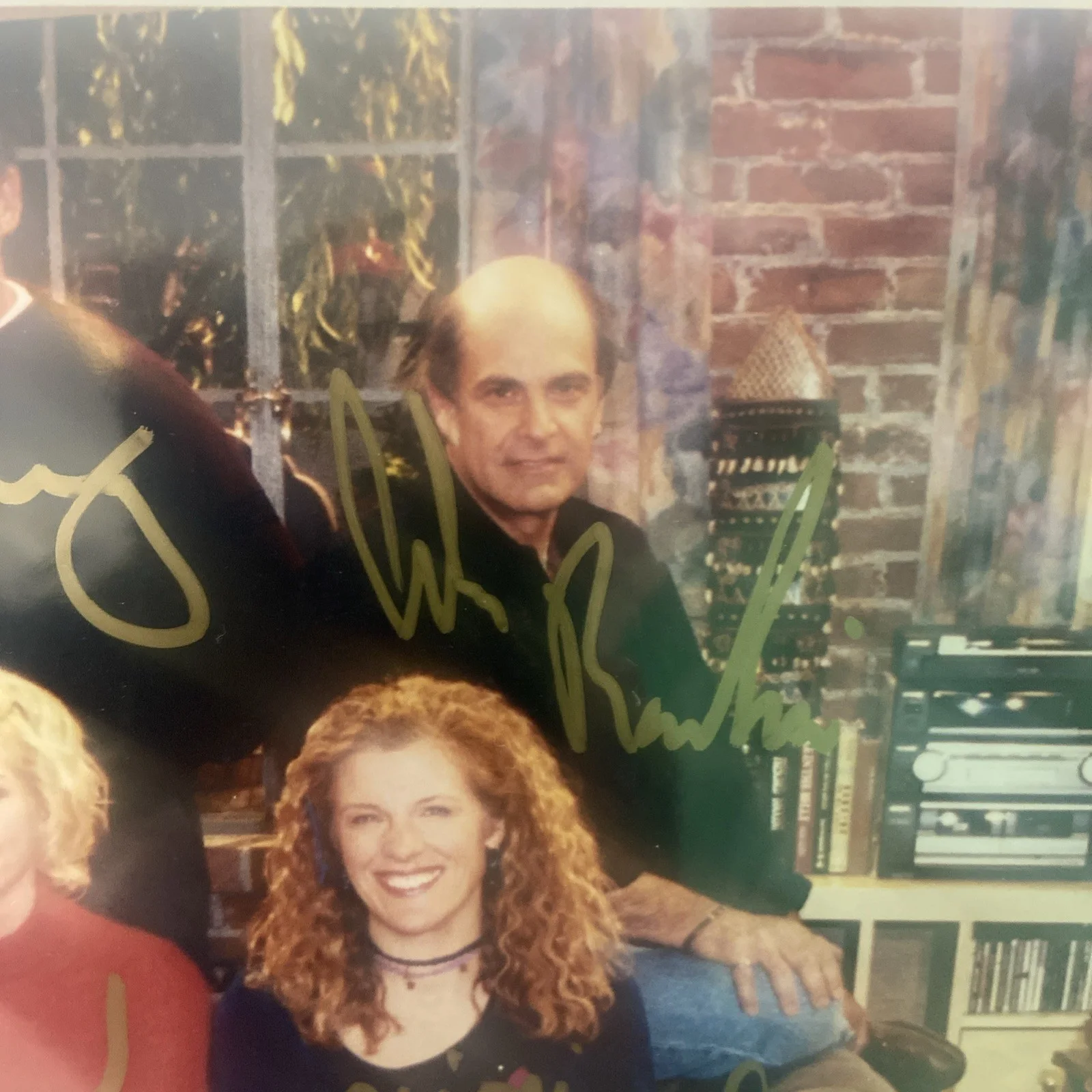 Thomas Gibson, Jenna Elfman, Alan Rachins, Mimi Kennedy — DHARMA & GREG TV CAST - AUTOGRAPHED SIGNED PHOTOGRAPH 8 signatures in gold ink, изображение 5