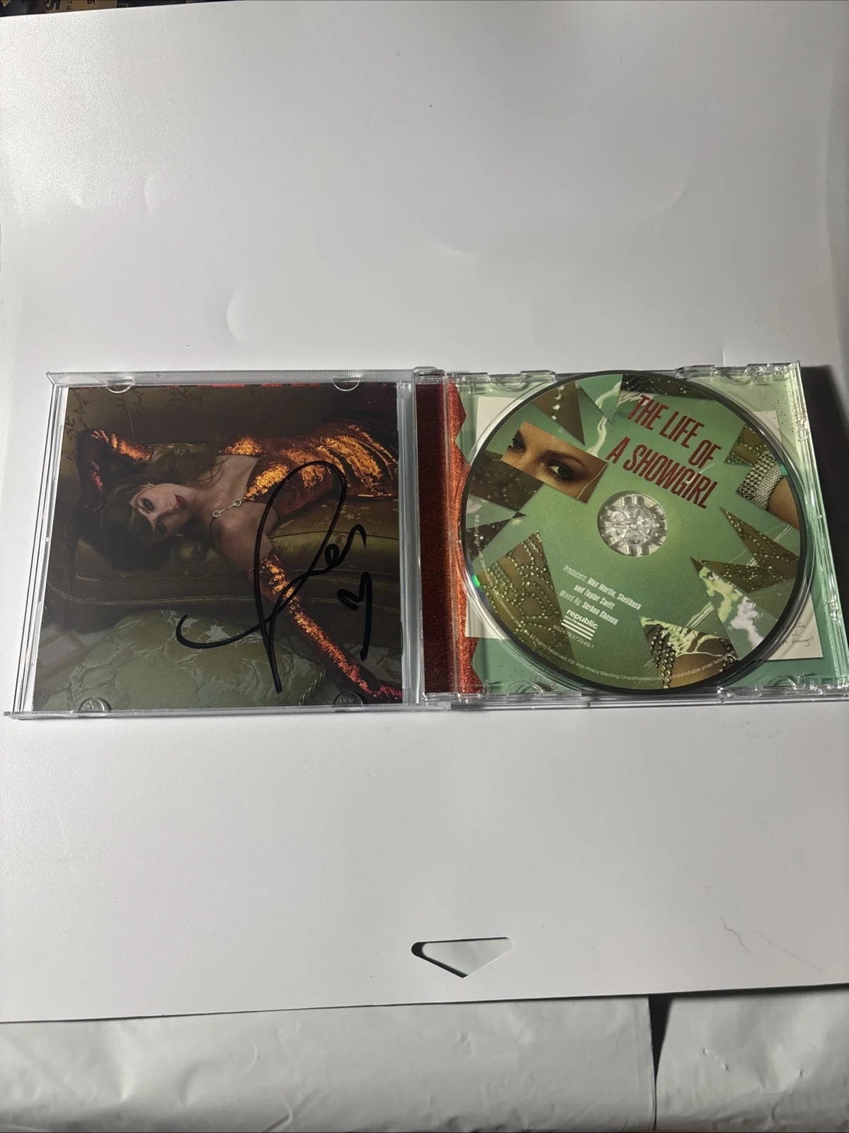 RARE Taylor Swift Long Heart Signed CD The Life of a Showgirl Photo 2, изображение 4