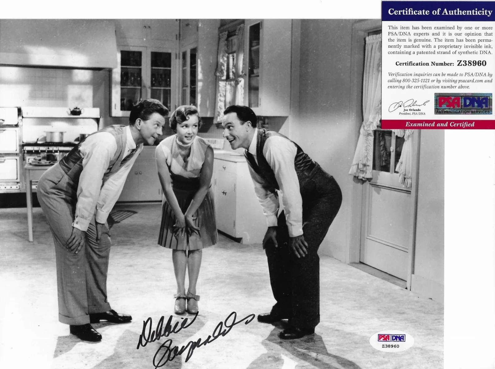 Debbie Reynolds — Debbie Reynolds PSA/DNA COA Signed 8x10 Photo Autographed Singin' in the Rain, image 2