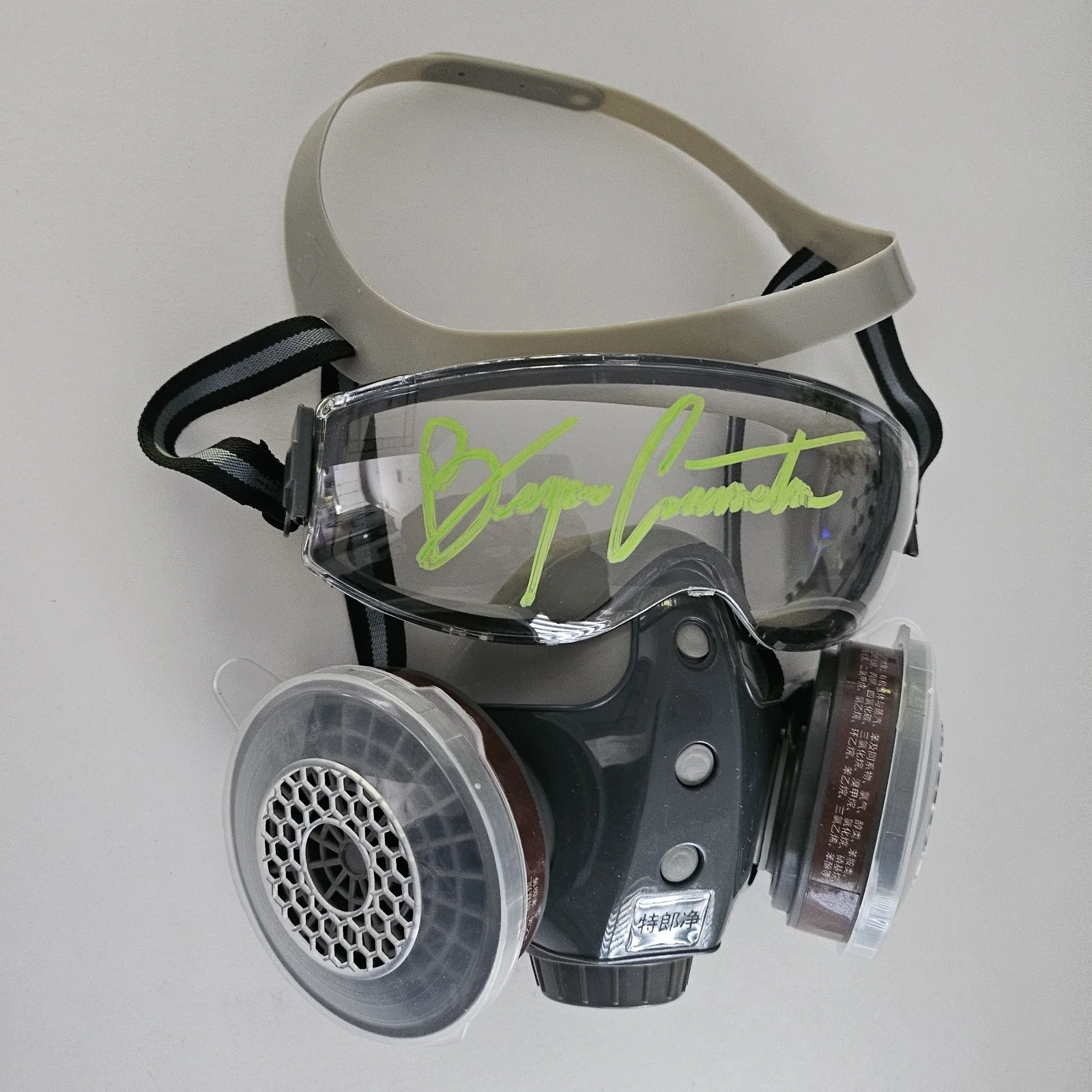 Bryan Cranston — Bryan Cranston Signed Autograph Breaking Bad Heisenberg Gas Mask Walter White, изображение 3