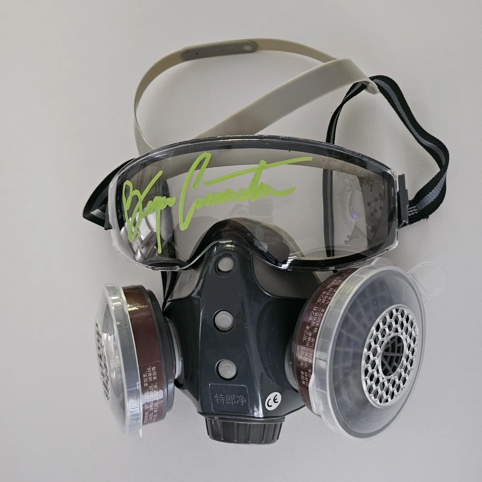 Bryan Cranston — Bryan Cranston Signed Autograph Breaking Bad Heisenberg Gas Mask Walter White, изображение 4