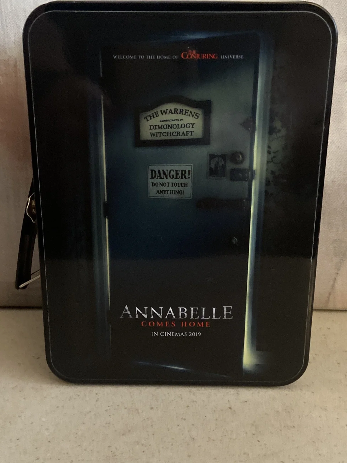Annabelle Comes Home 2019 Collectible Metal Tin Lunch Box Horror Movie Merch, изображение 2