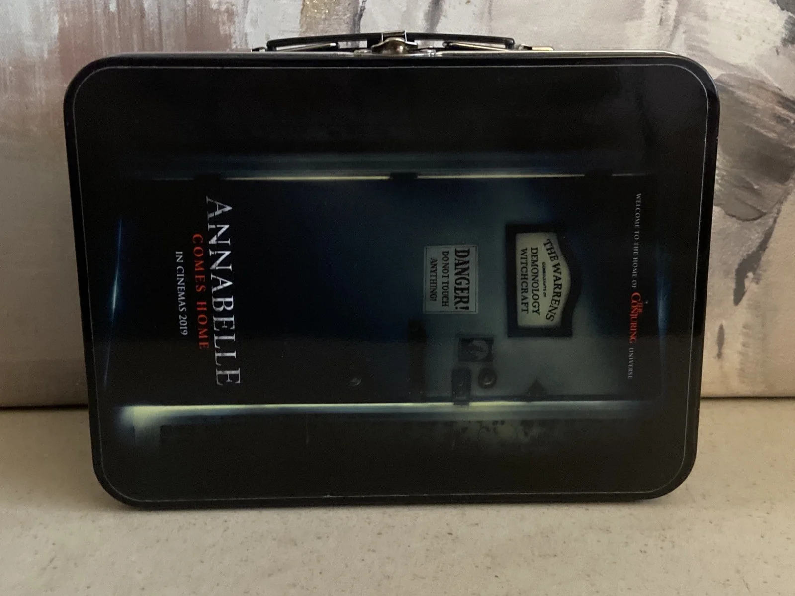 Annabelle Comes Home 2019 Collectible Metal Tin Lunch Box Horror Movie Merch, изображение 5