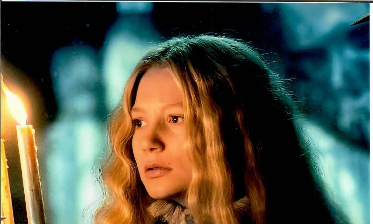 Mia Wasikowska — Mia Wasikowska Crimson Peak Actress As Edith Cushing Signed 8x10 Photo TTM COA, изображение 3