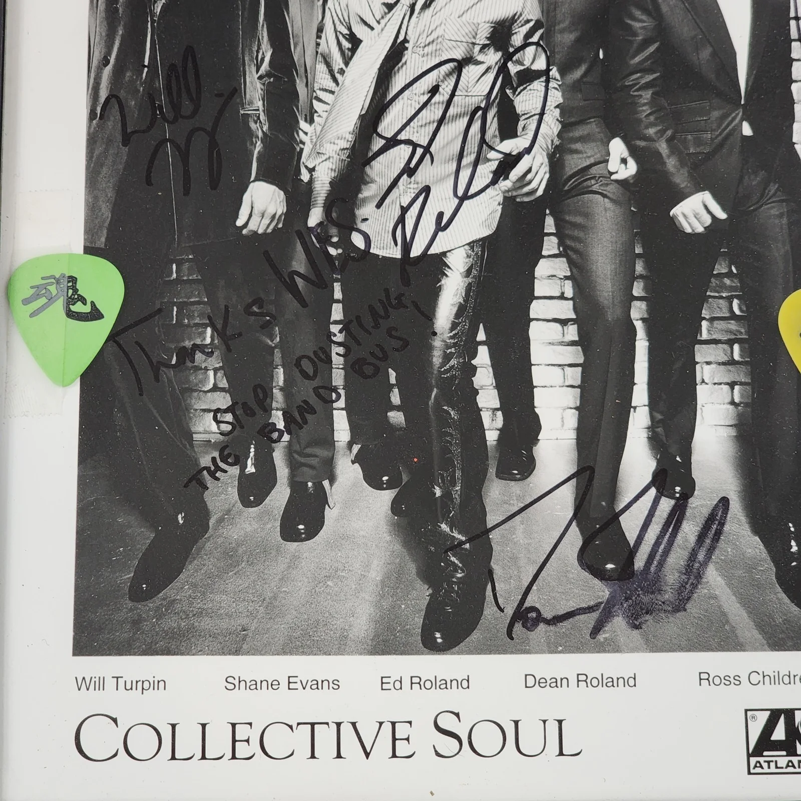 Collective Soul Band Signed 8x10 Photo Ed Roland & 2 Concert Used Guitar Picks, изображение 2