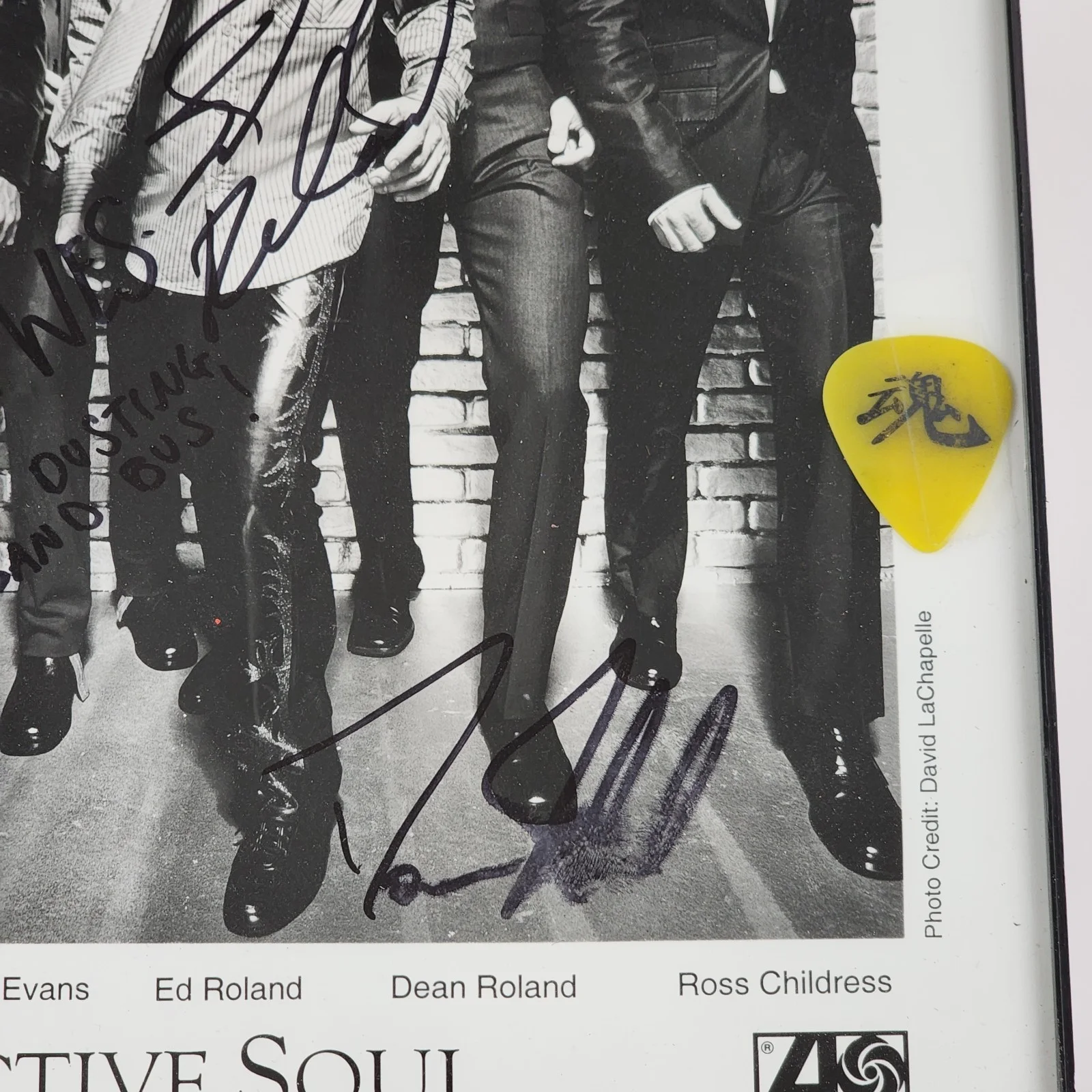 Collective Soul Band Signed 8x10 Photo Ed Roland & 2 Concert Used Guitar Picks, изображение 3